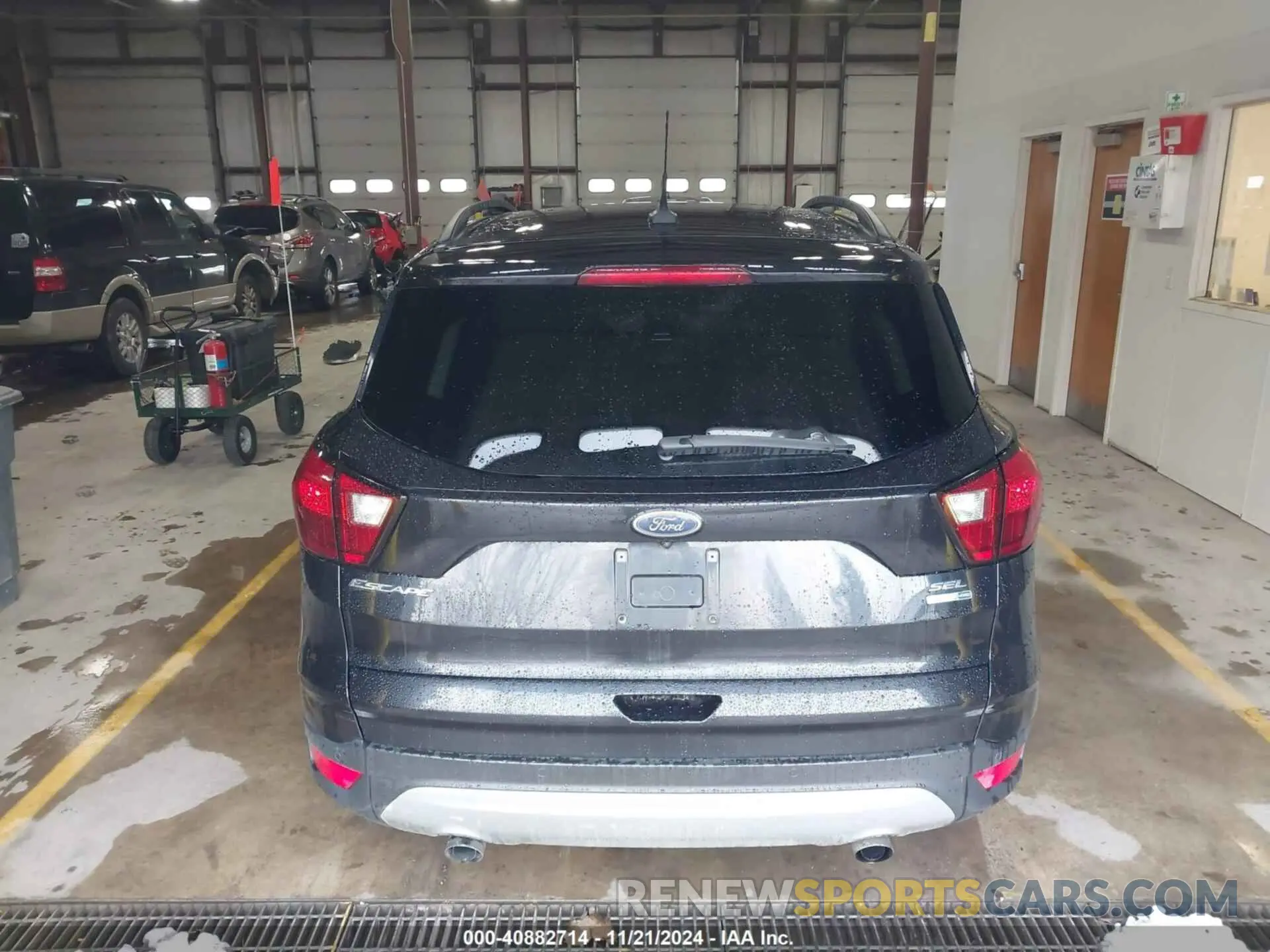 16 Photograph of a damaged car 1FMCU9HD8KUA70320 FORD ESCAPE 2019