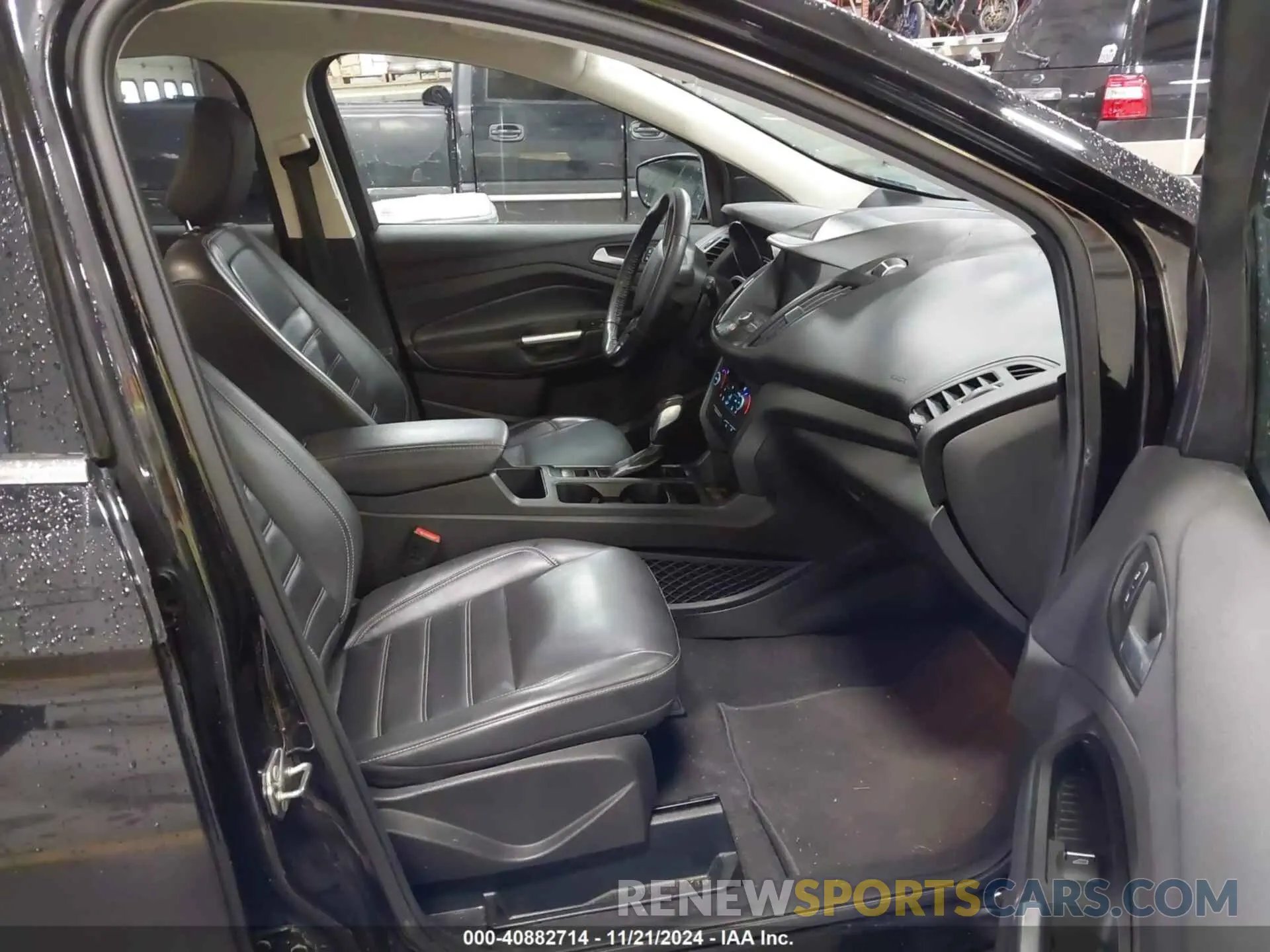 5 Photograph of a damaged car 1FMCU9HD8KUA70320 FORD ESCAPE 2019