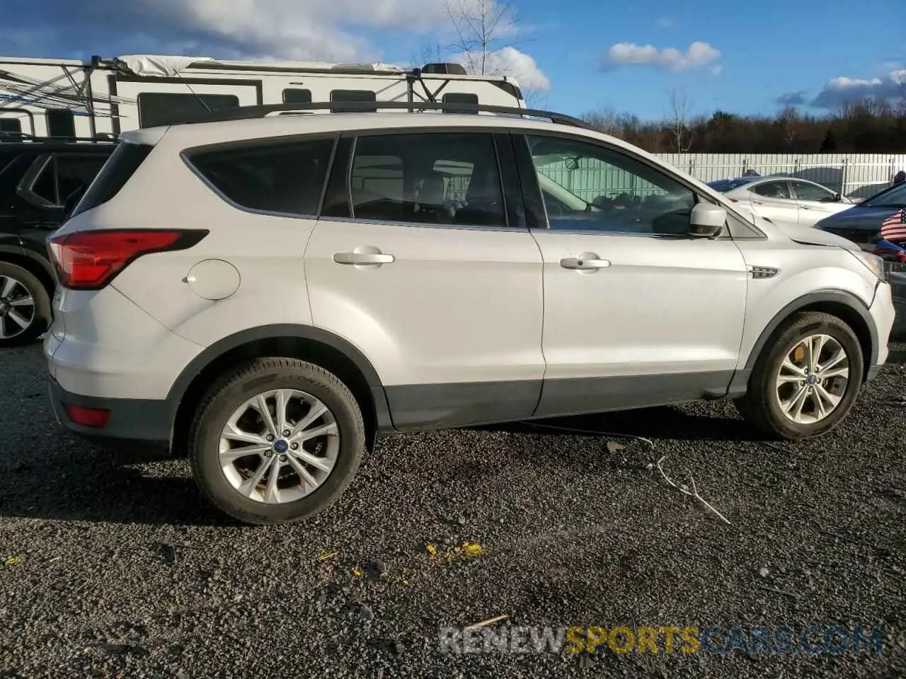 3 Фотография поврежденного автомобиля 1FMCU9HD8KUA83956 FORD ESCAPE 2019