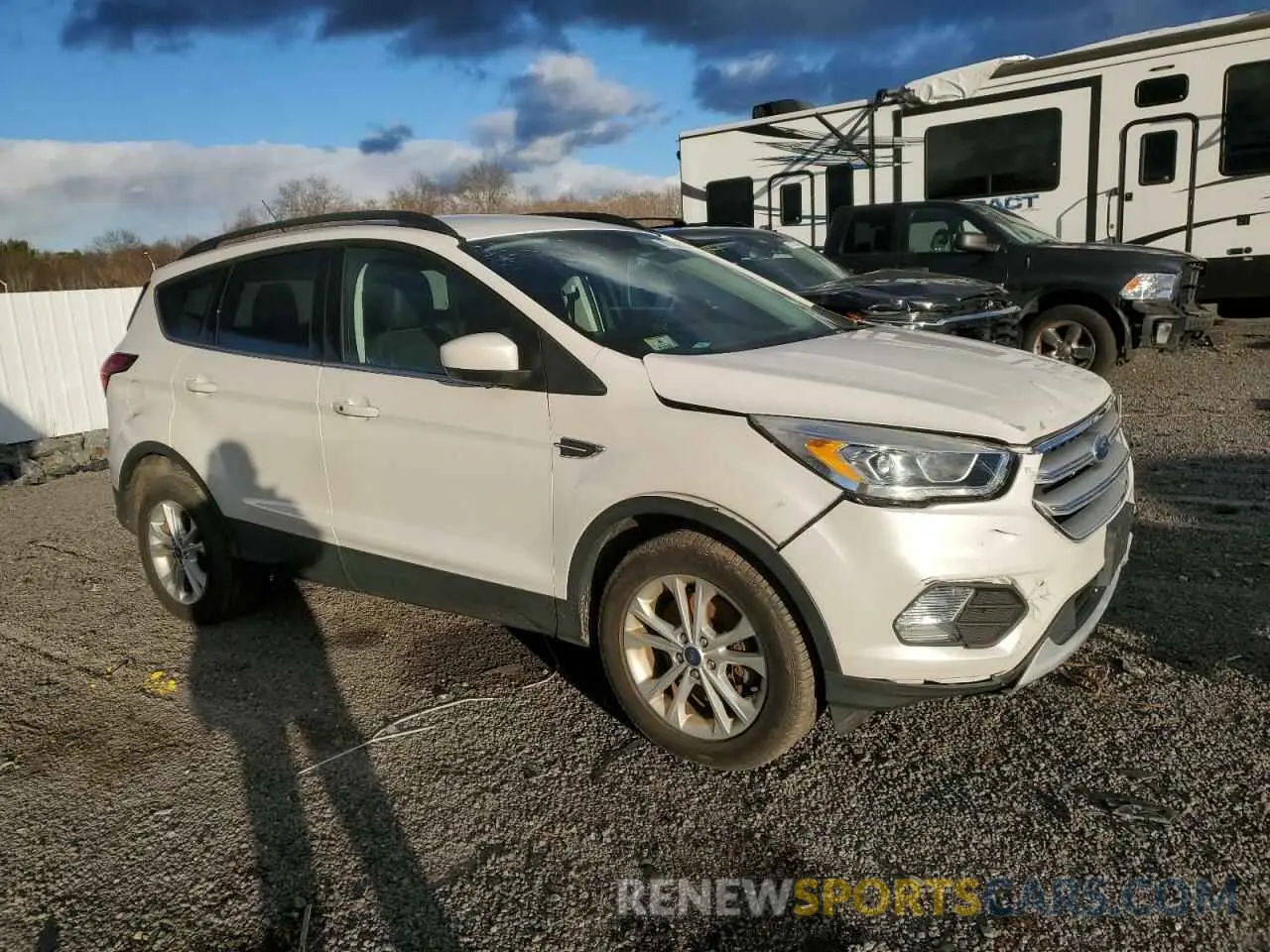 4 Фотография поврежденного автомобиля 1FMCU9HD8KUA83956 FORD ESCAPE 2019