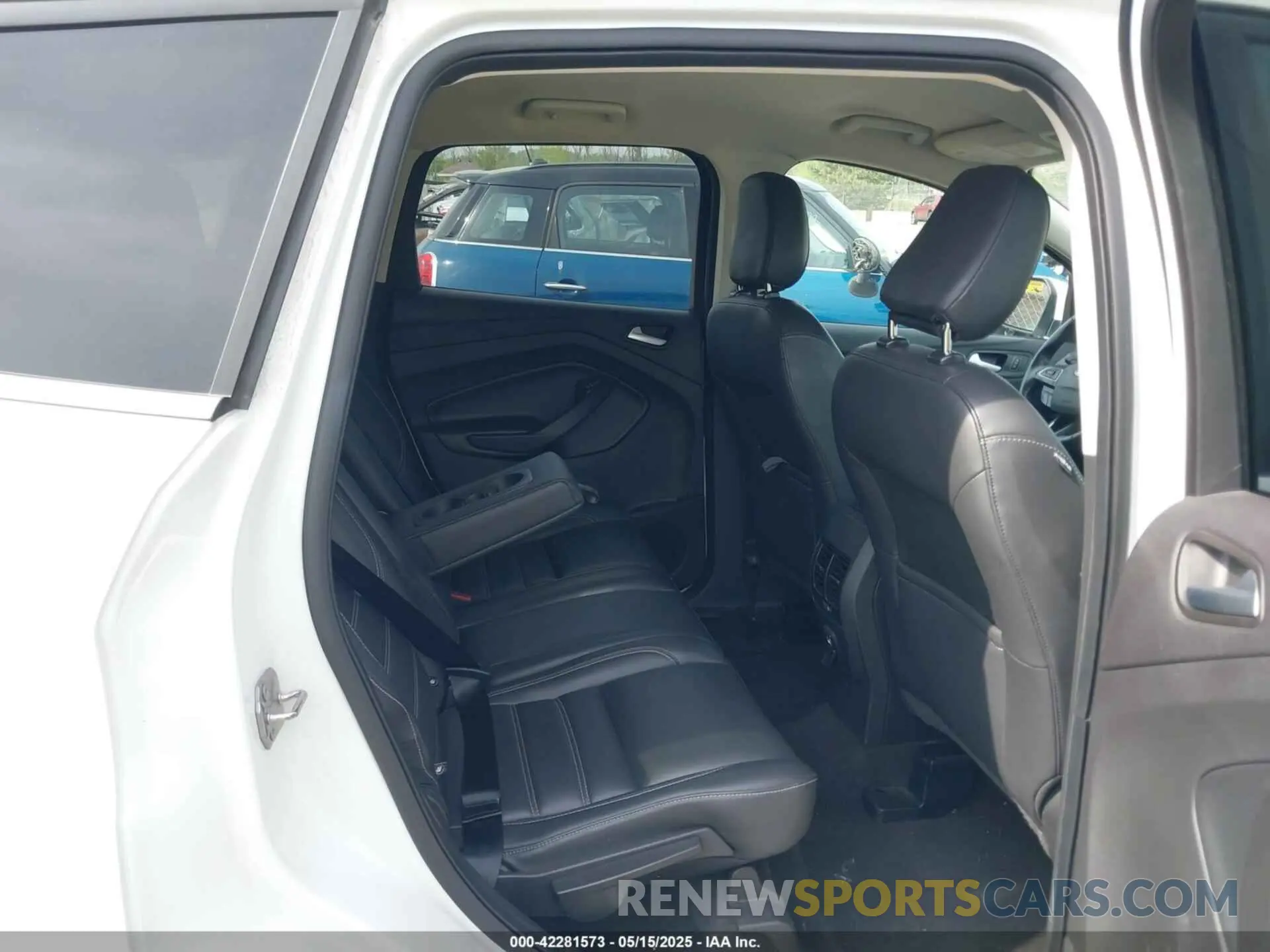 8 Photograph of a damaged car 1FMCU9HD8KUB25249 FORD ESCAPE 2019