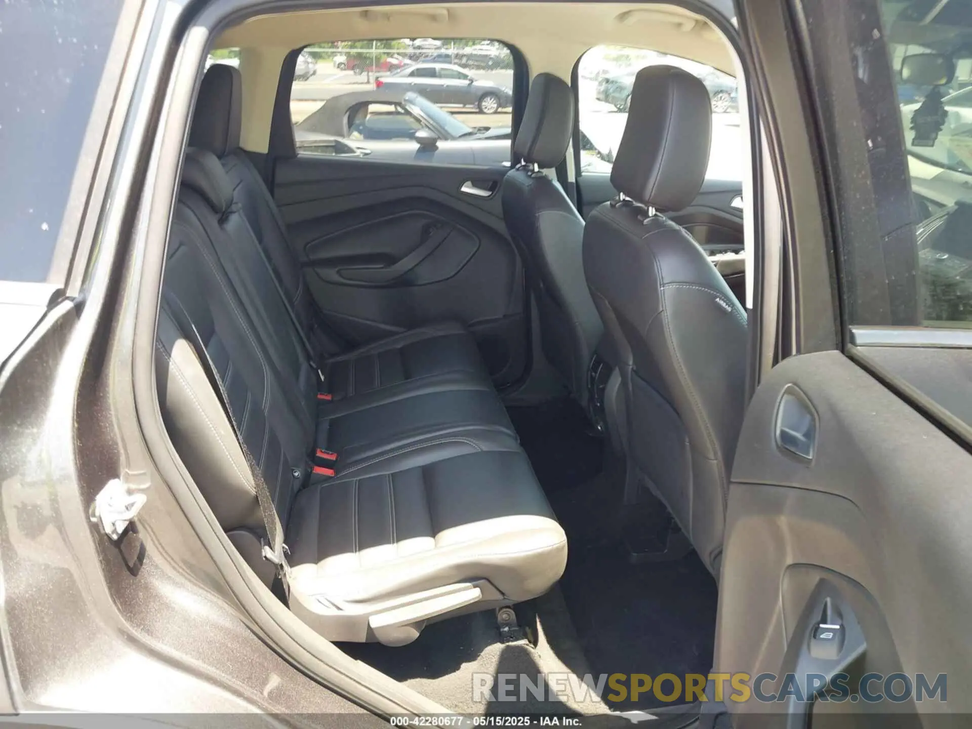 8 Photograph of a damaged car 1FMCU9HD8KUC31104 FORD ESCAPE 2019