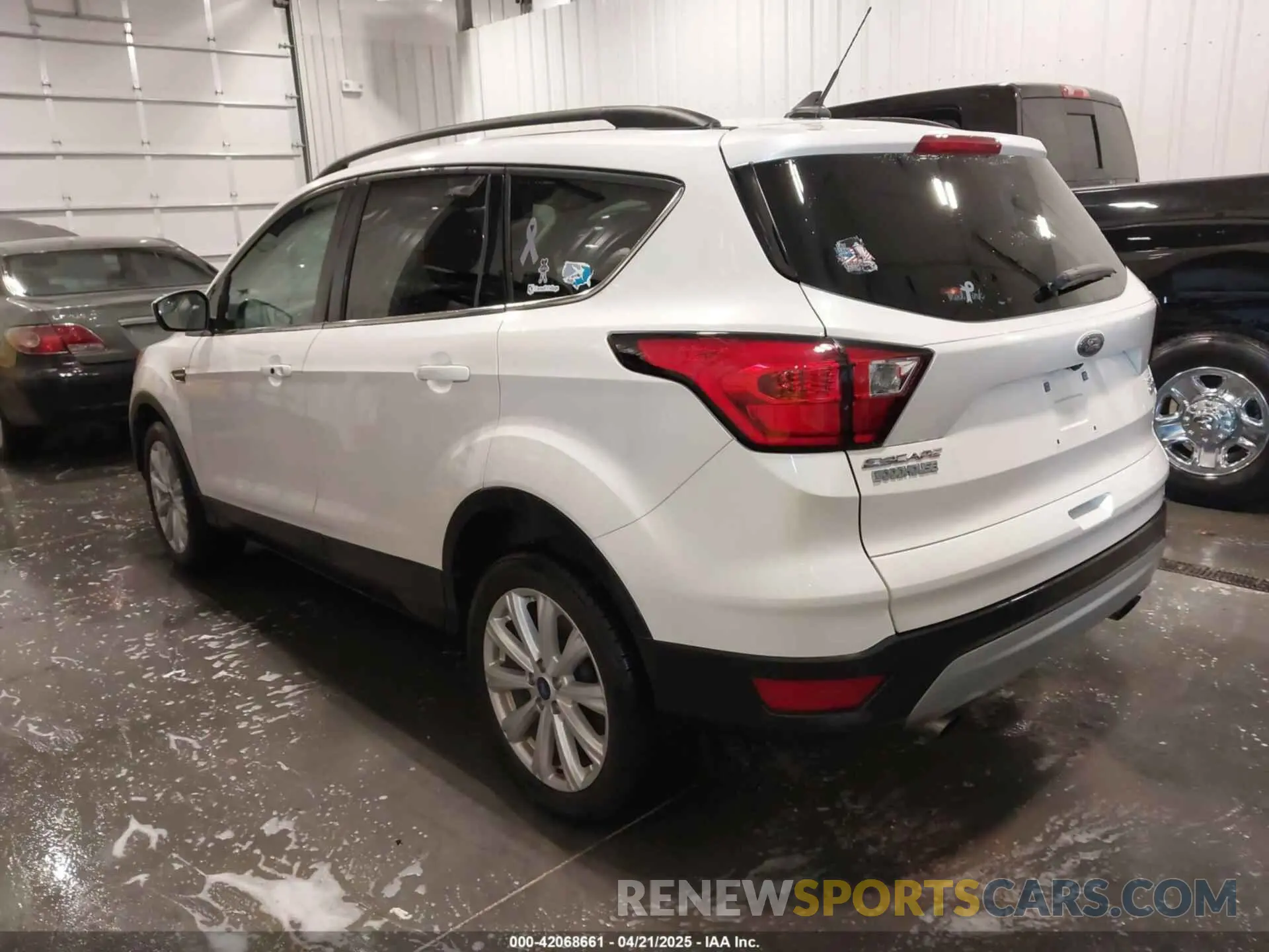 3 Фотография поврежденного автомобиля 1FMCU9HD9KUA18646 FORD ESCAPE 2019