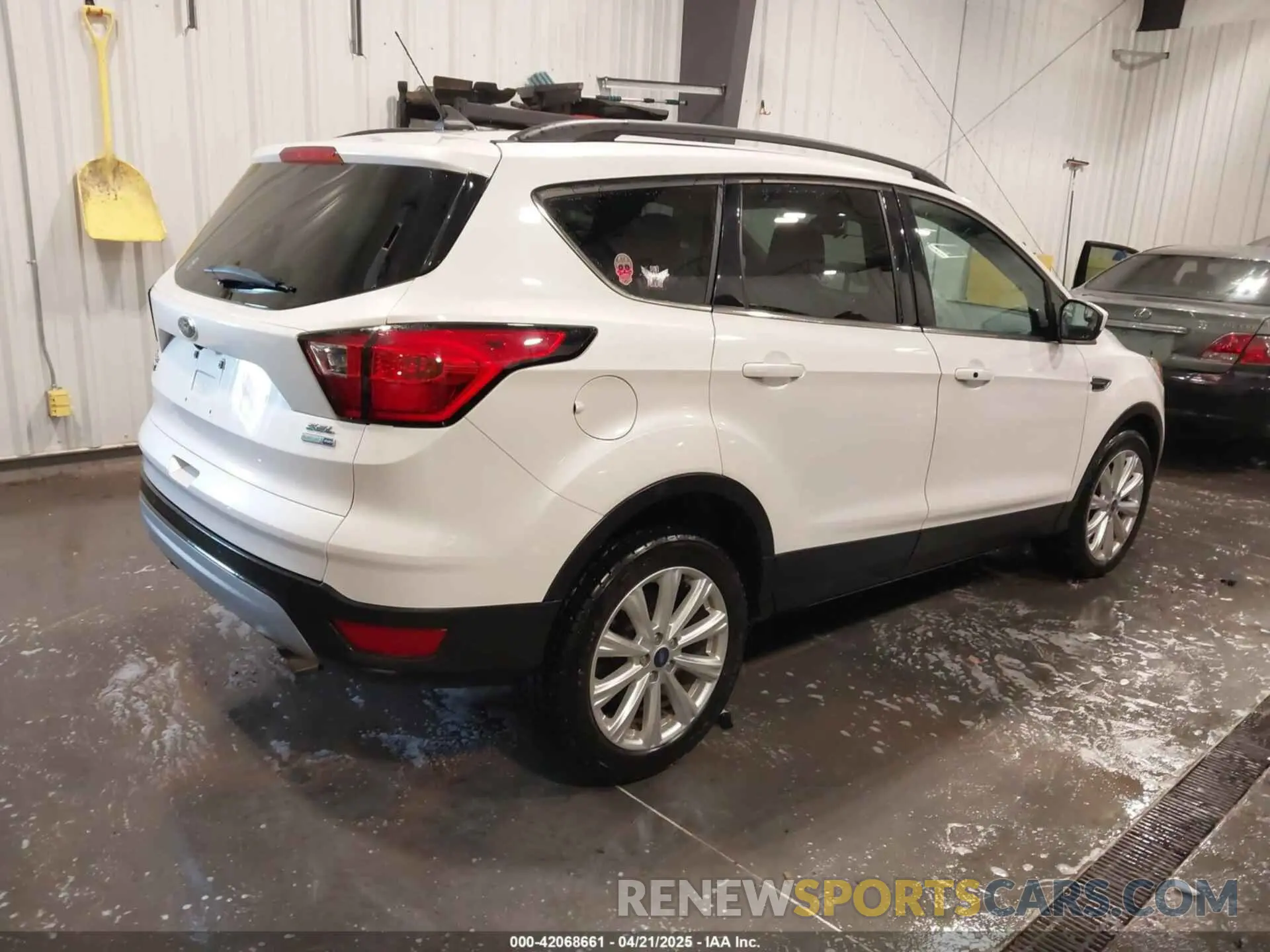 4 Фотография поврежденного автомобиля 1FMCU9HD9KUA18646 FORD ESCAPE 2019
