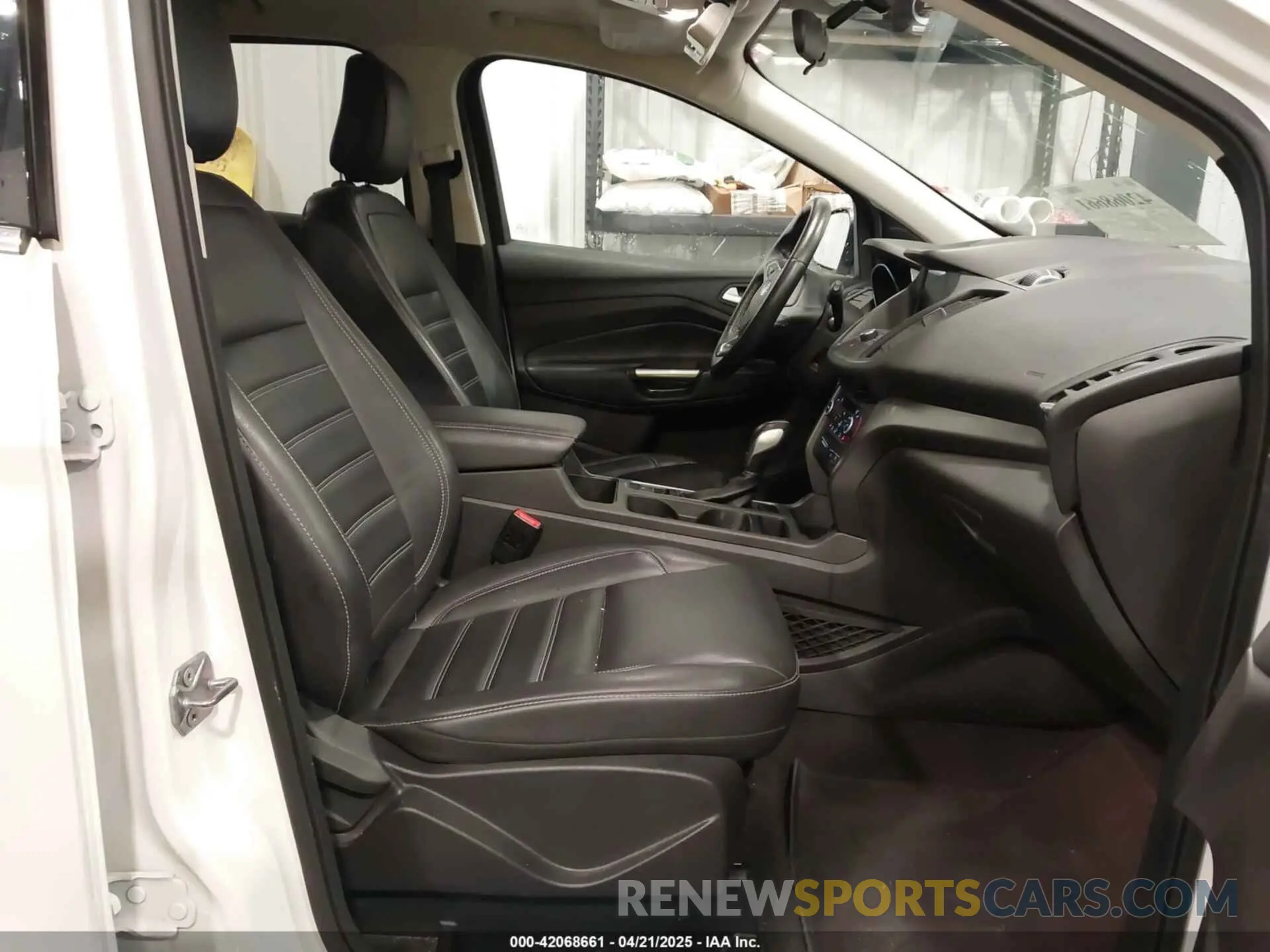 5 Фотография поврежденного автомобиля 1FMCU9HD9KUA18646 FORD ESCAPE 2019