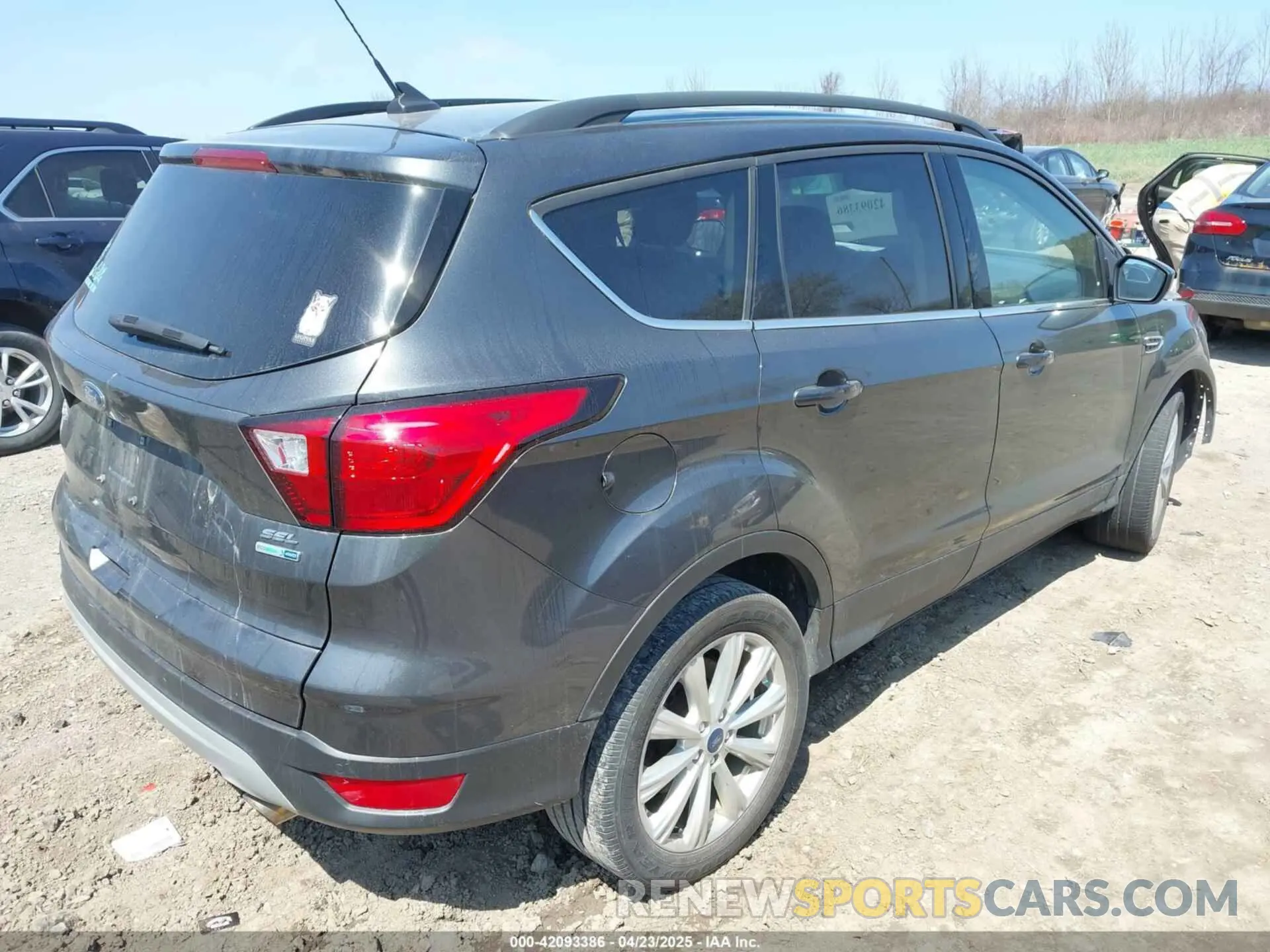 4 Photograph of a damaged car 1FMCU9HD9KUB73827 FORD ESCAPE 2019
