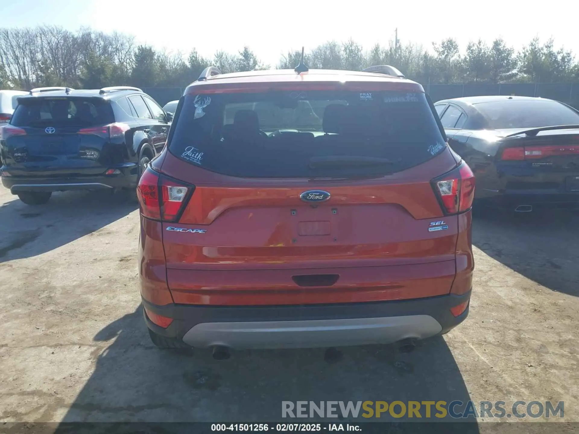 17 Photograph of a damaged car 1FMCU9HD9KUC01755 FORD ESCAPE 2019