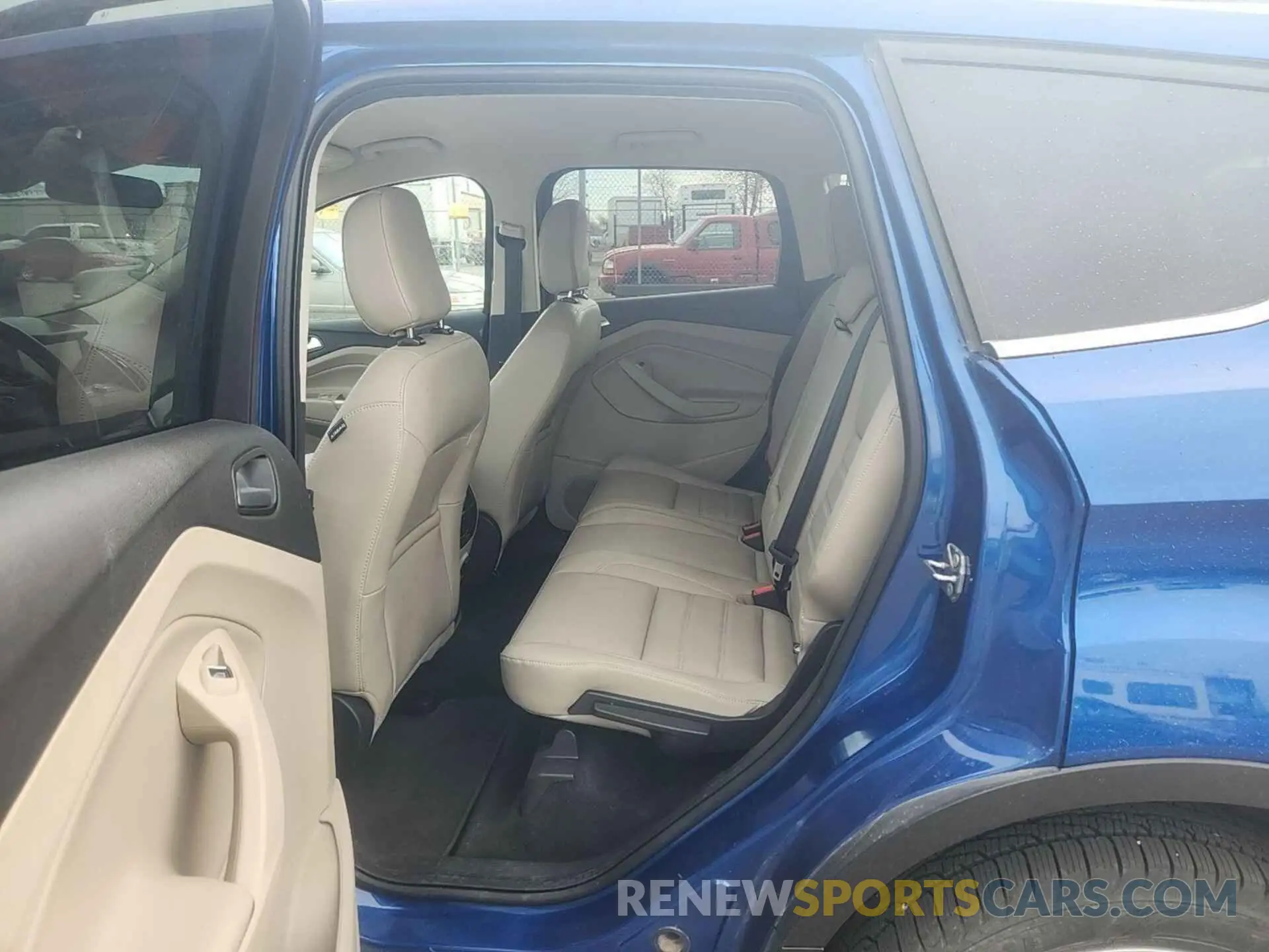 8 Photograph of a damaged car 1FMCU9HD9KUC07880 FORD ESCAPE 2019