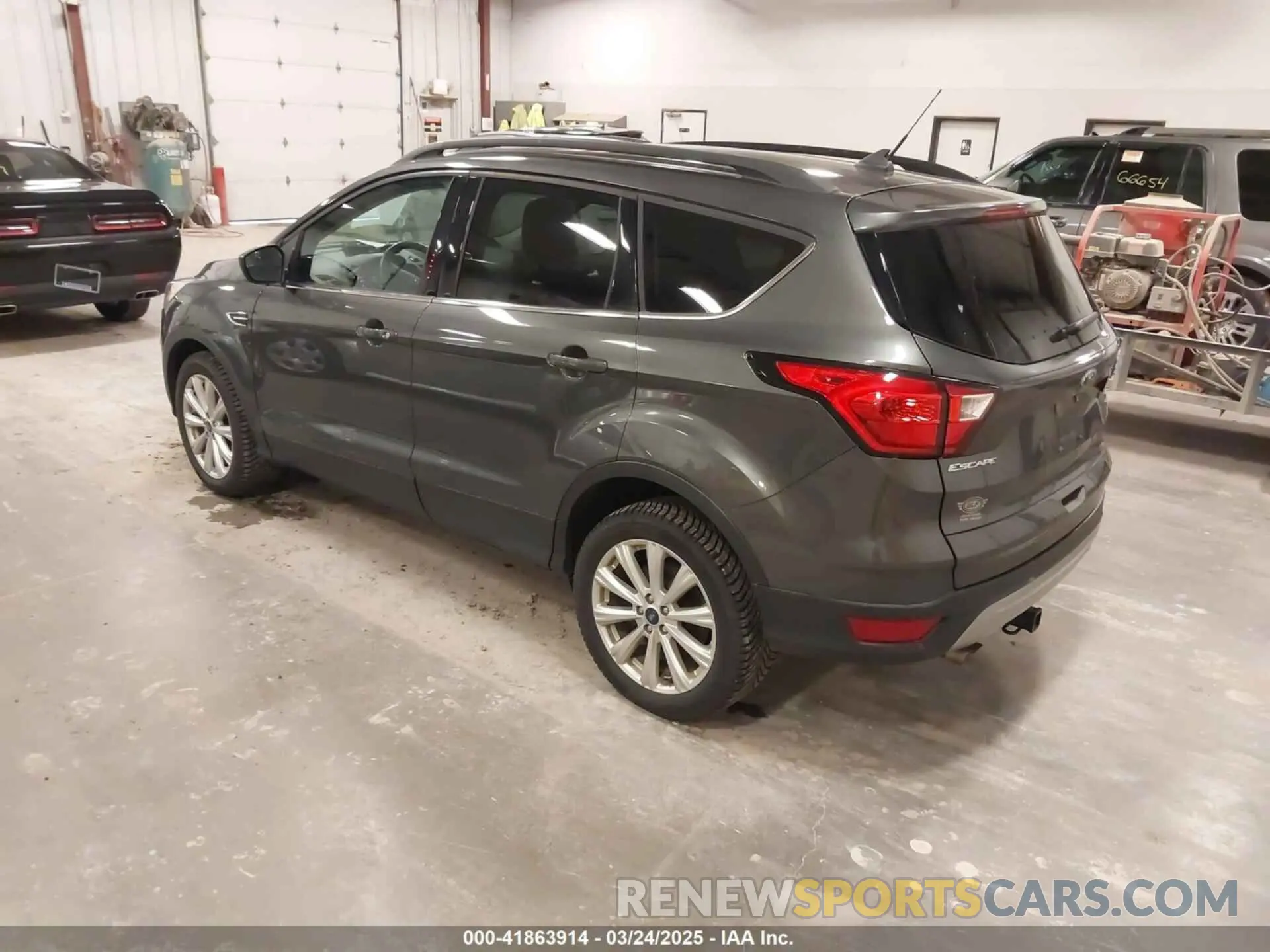 3 Photograph of a damaged car 1FMCU9HDXKUA46178 FORD ESCAPE 2019