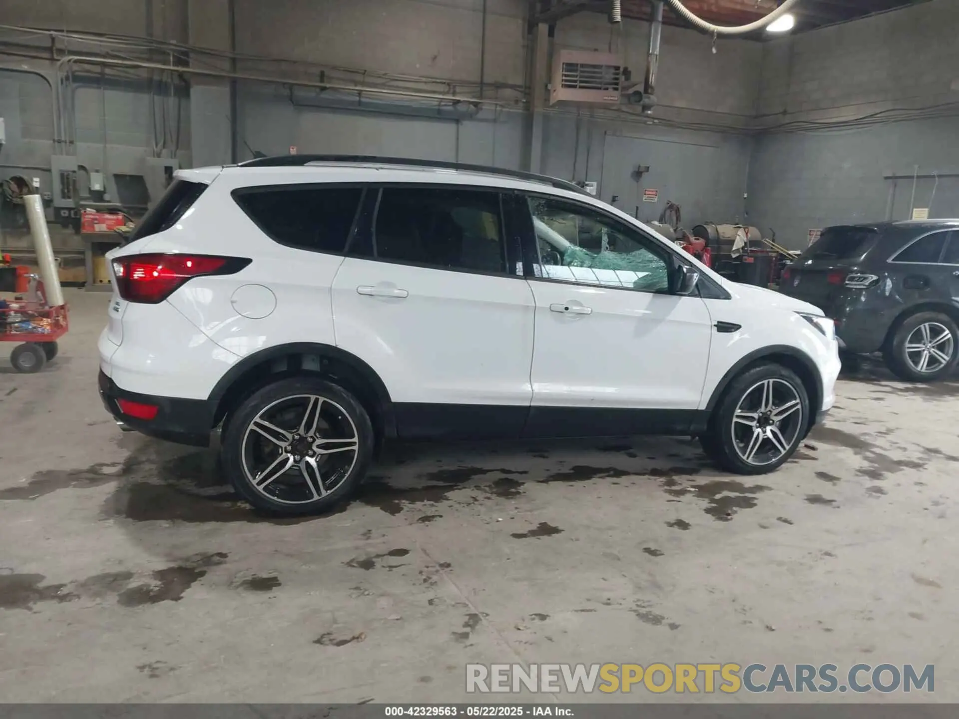 13 Photograph of a damaged car 1FMCU9HDXKUA66057 FORD ESCAPE 2019