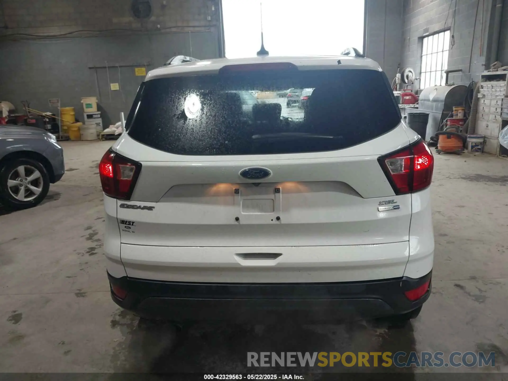 16 Photograph of a damaged car 1FMCU9HDXKUA66057 FORD ESCAPE 2019