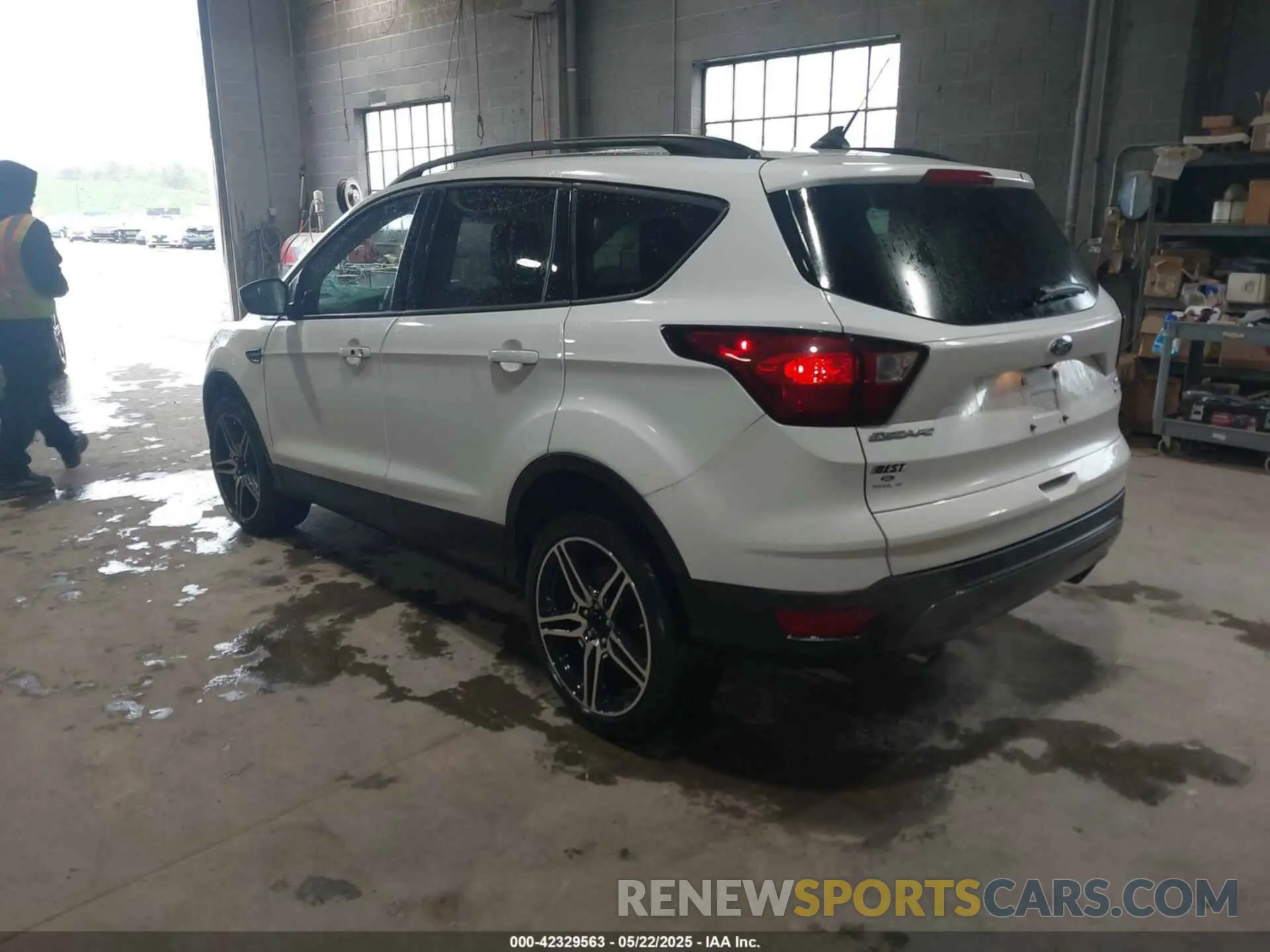 3 Photograph of a damaged car 1FMCU9HDXKUA66057 FORD ESCAPE 2019