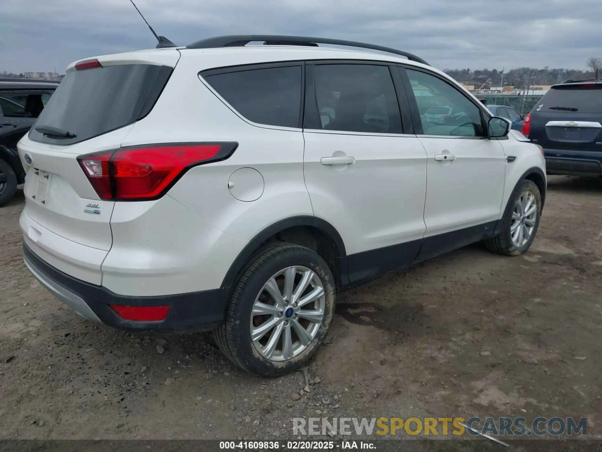 4 Photograph of a damaged car 1FMCU9HDXKUB43932 FORD ESCAPE 2019