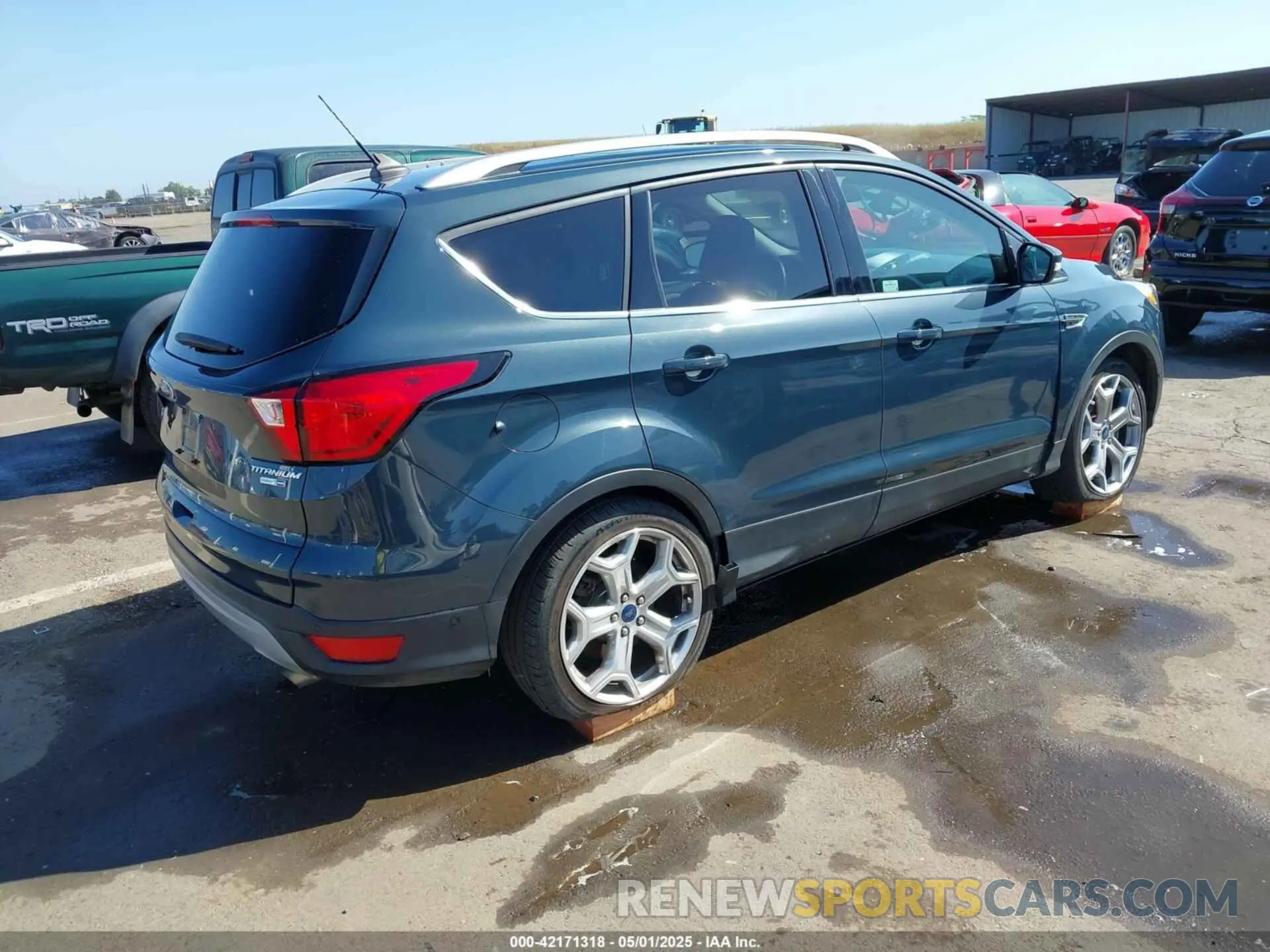 4 Photograph of a damaged car 1FMCU9J90KUB69249 FORD ESCAPE 2019