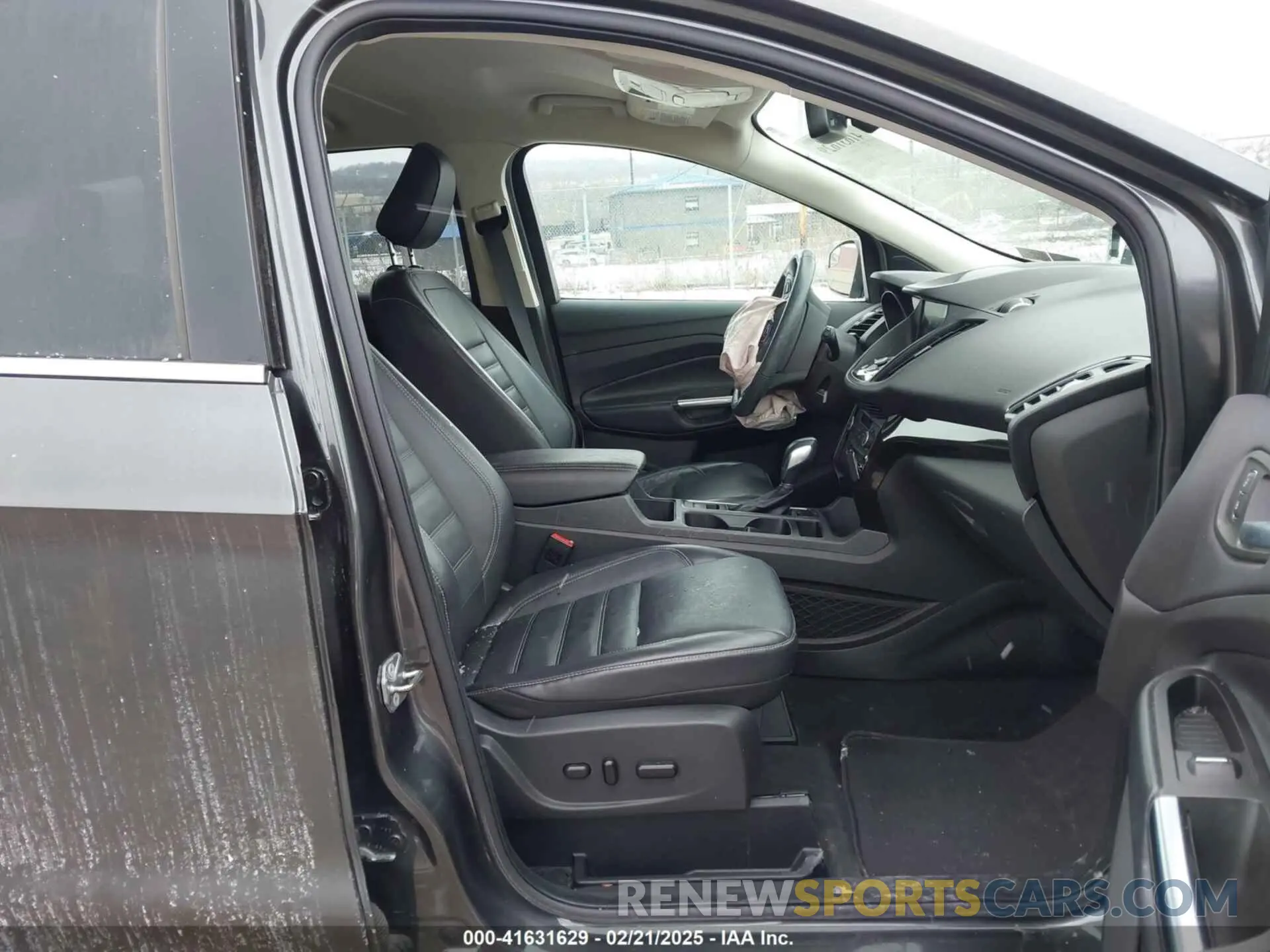 5 Photograph of a damaged car 1FMCU9J90KUC49179 FORD ESCAPE 2019