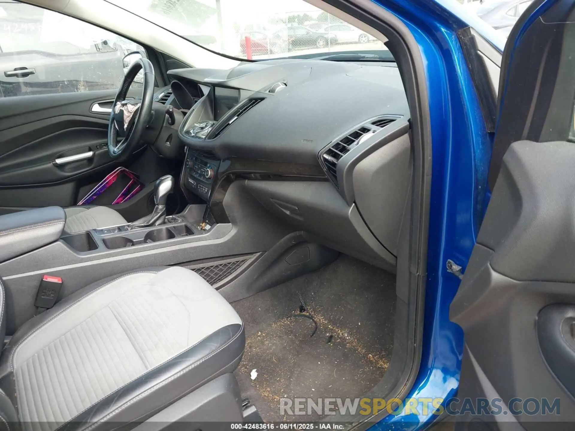 5 Photograph of a damaged car 1FMCU9J91KUB71303 FORD ESCAPE 2019