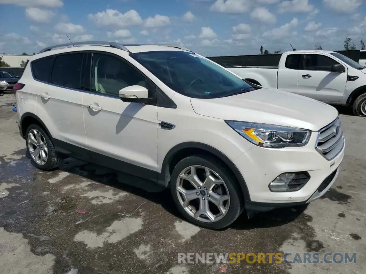 4 Фотография поврежденного автомобиля 1FMCU9J92KUA55656 FORD ESCAPE 2019