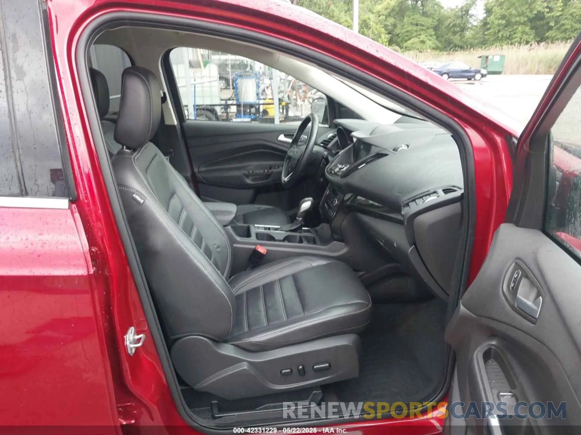 5 Photograph of a damaged car 1FMCU9J93KUC21330 FORD ESCAPE 2019