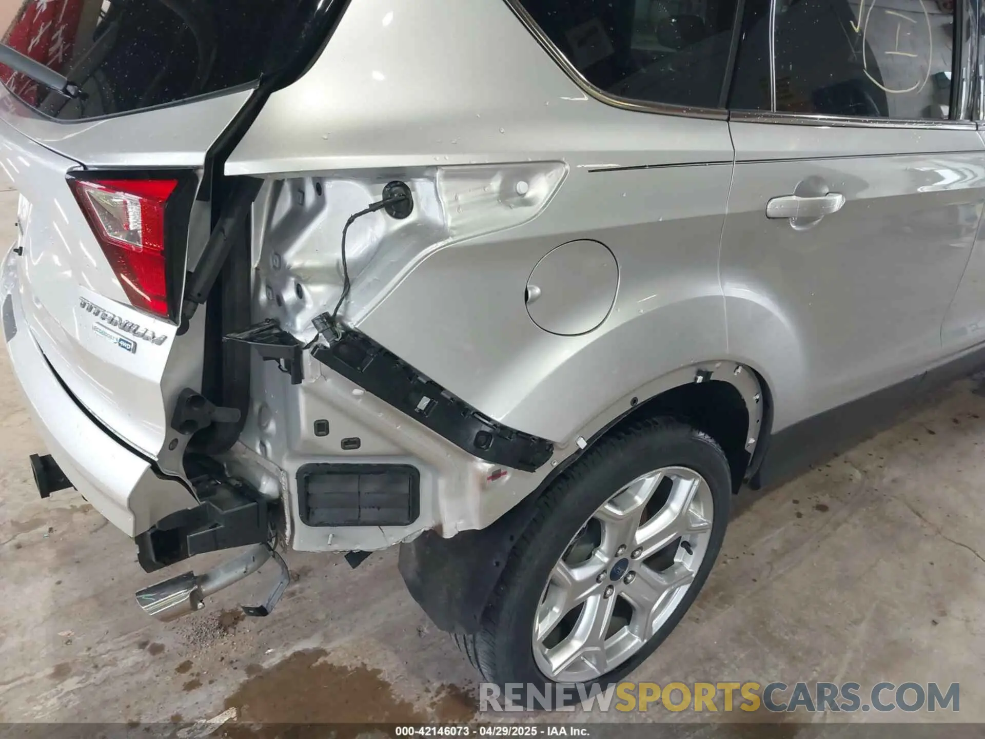 17 Фотография поврежденного автомобиля 1FMCU9J95KUA52315 FORD ESCAPE 2019