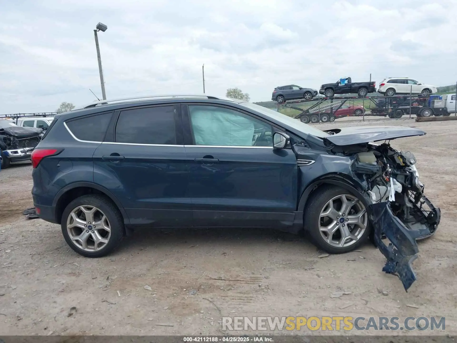 13 Фотография поврежденного автомобиля 1FMCU9J95KUC19062 FORD ESCAPE 2019