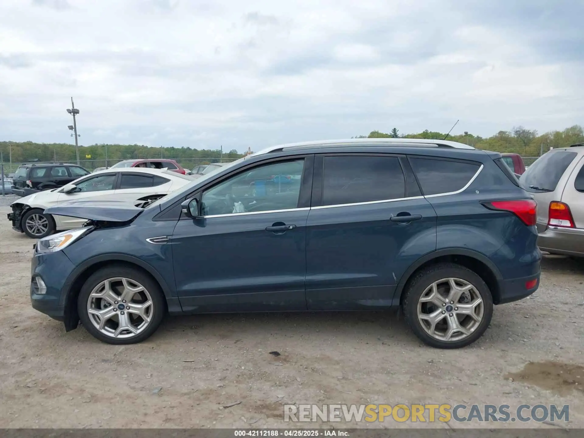 14 Фотография поврежденного автомобиля 1FMCU9J95KUC19062 FORD ESCAPE 2019