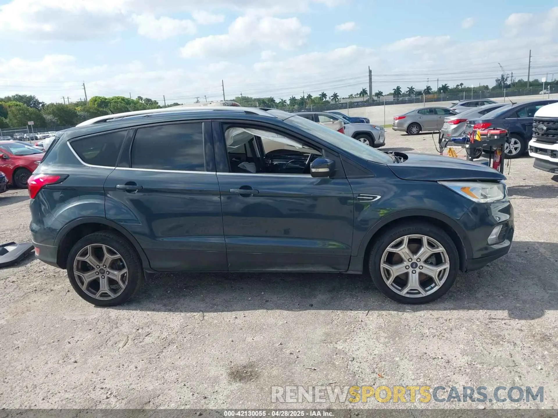 14 Фотография поврежденного автомобиля 1FMCU9J98KUA09510 FORD ESCAPE 2019
