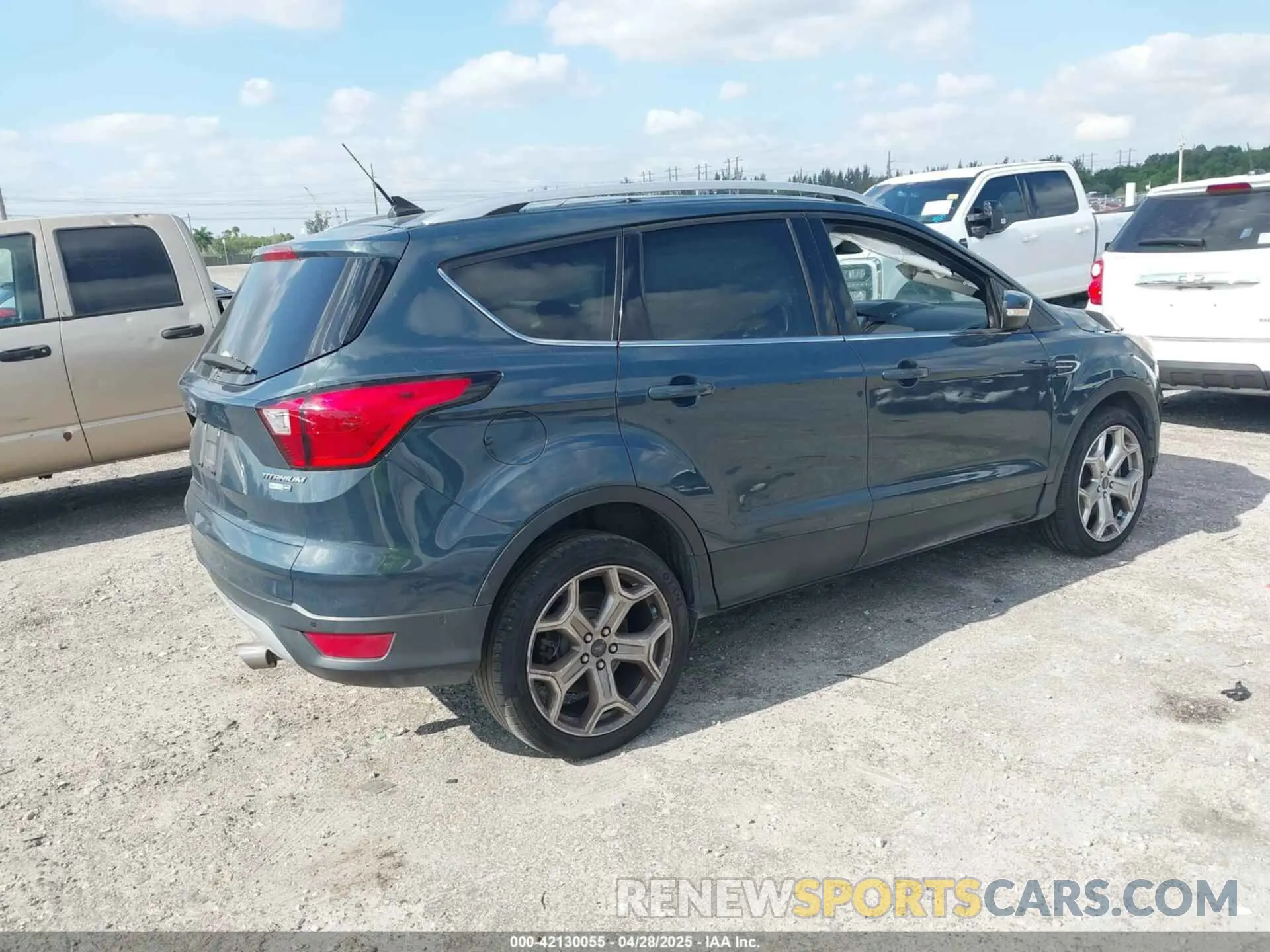 4 Фотография поврежденного автомобиля 1FMCU9J98KUA09510 FORD ESCAPE 2019