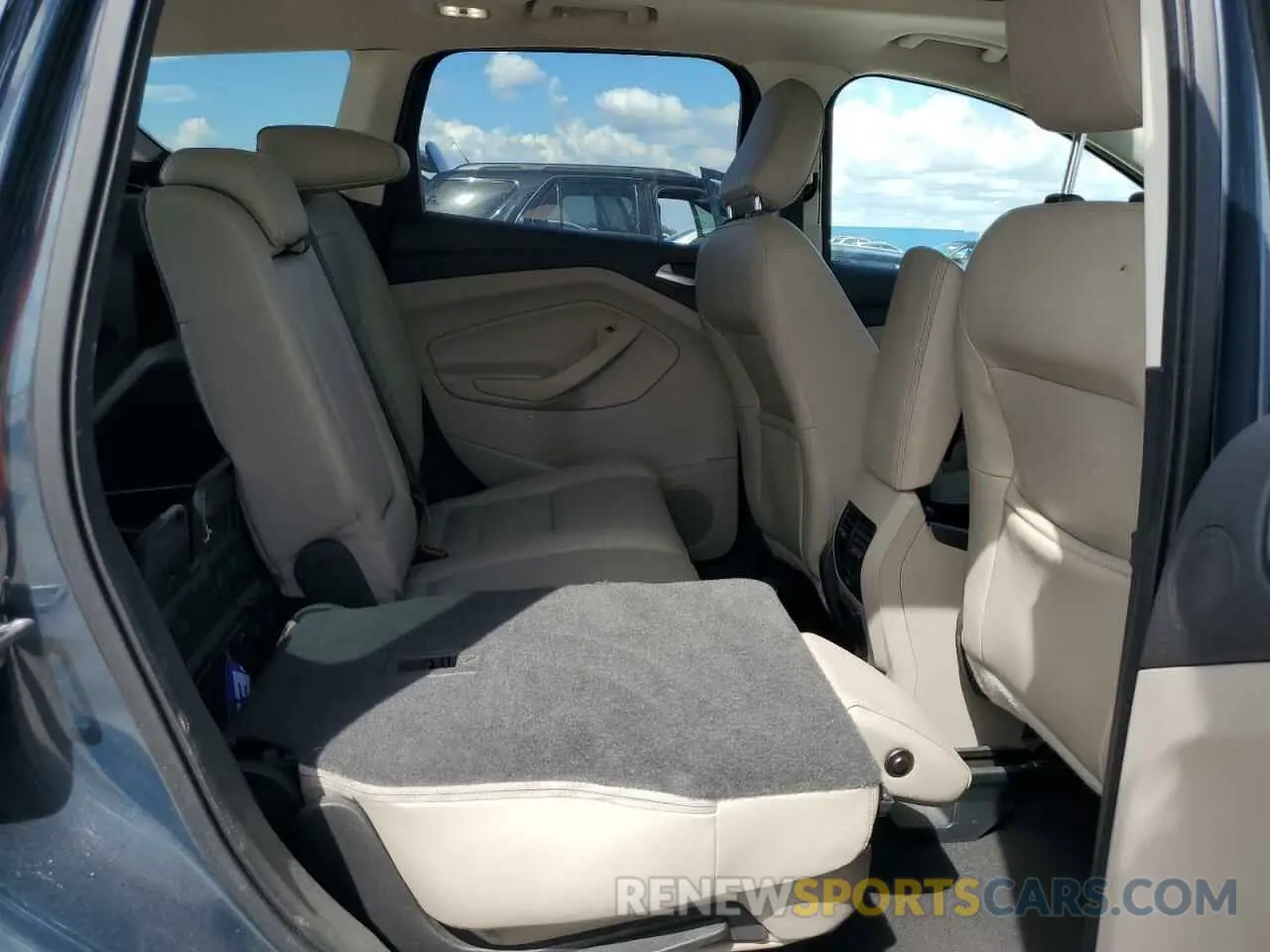 10 Фотография поврежденного автомобиля 1FMCU9J98KUA49263 FORD ESCAPE 2019