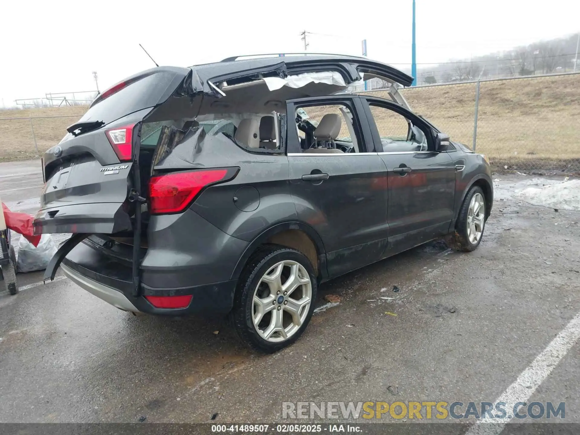 4 Photograph of a damaged car 1FMCU9J98KUC31190 FORD ESCAPE 2019