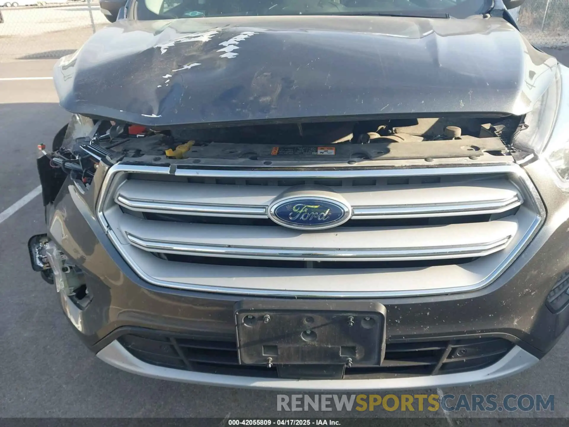 17 Photograph of a damaged car 1FMCU9J99KUA48204 FORD ESCAPE 2019