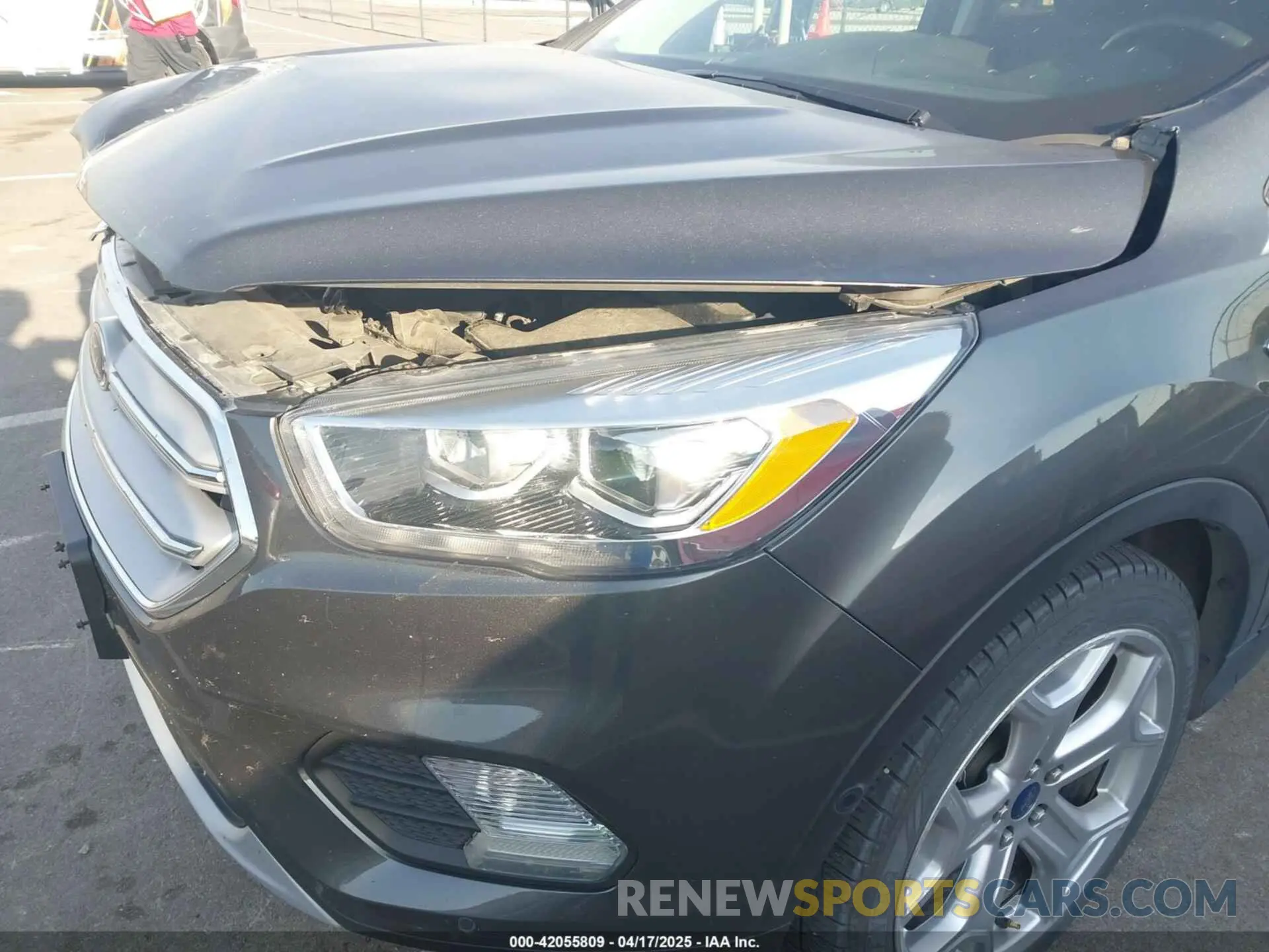18 Photograph of a damaged car 1FMCU9J99KUA48204 FORD ESCAPE 2019