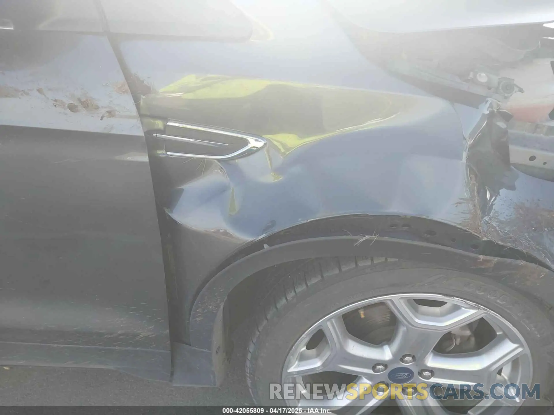 19 Photograph of a damaged car 1FMCU9J99KUA48204 FORD ESCAPE 2019
