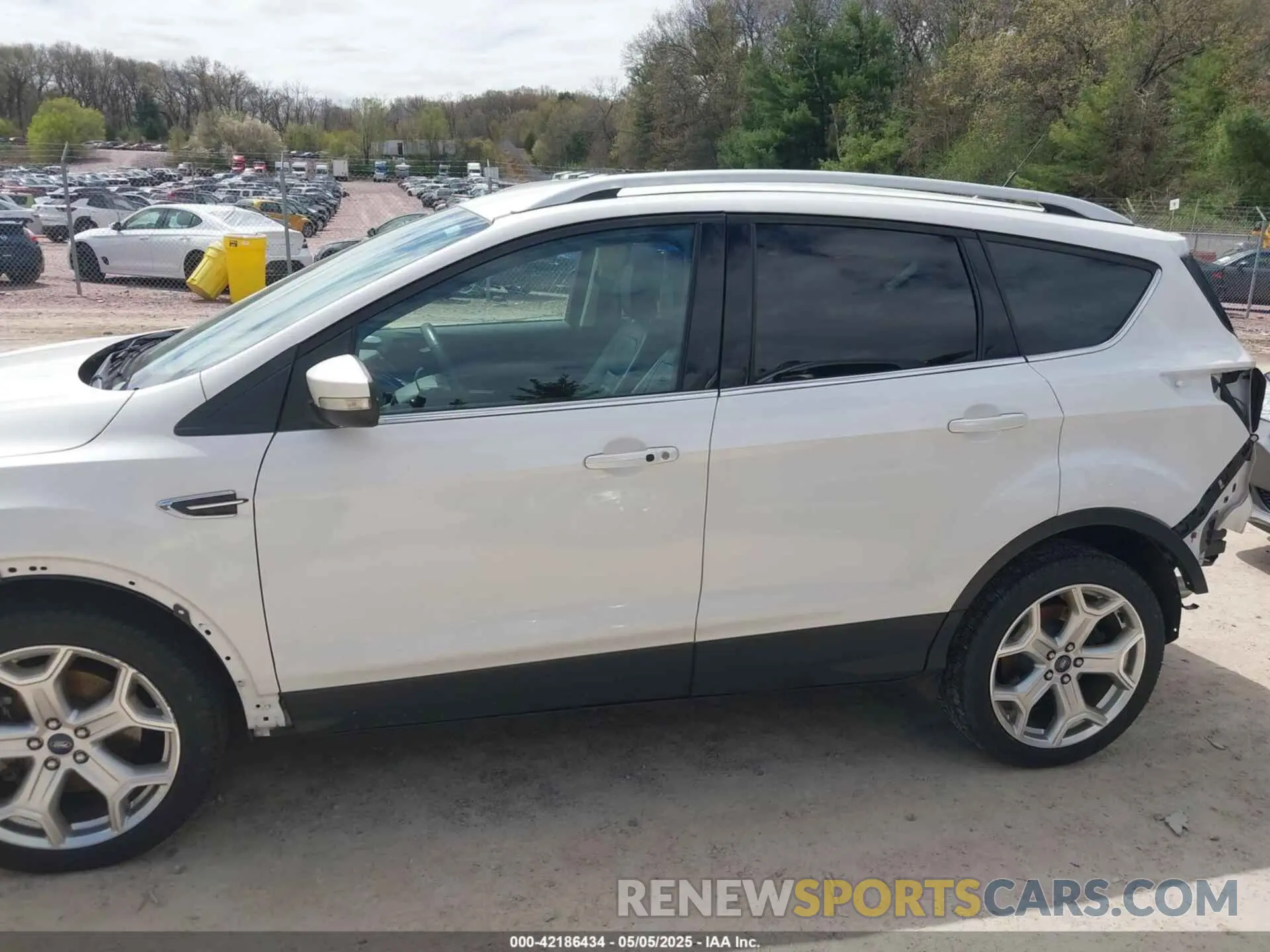 14 Photograph of a damaged car 1FMCU9J99KUC21963 FORD ESCAPE 2019
