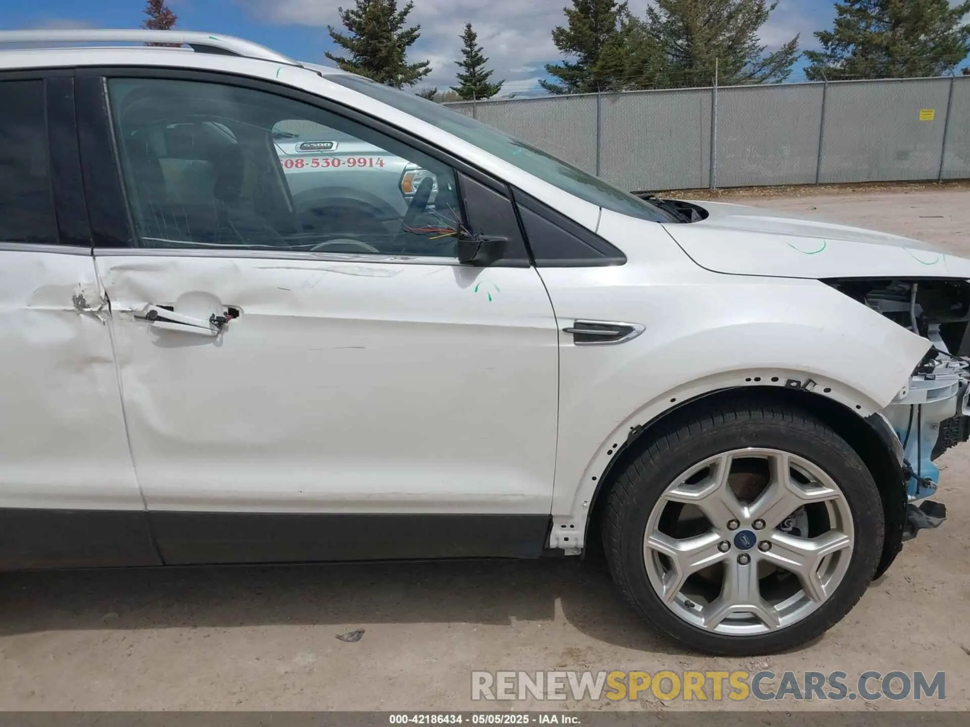 18 Photograph of a damaged car 1FMCU9J99KUC21963 FORD ESCAPE 2019