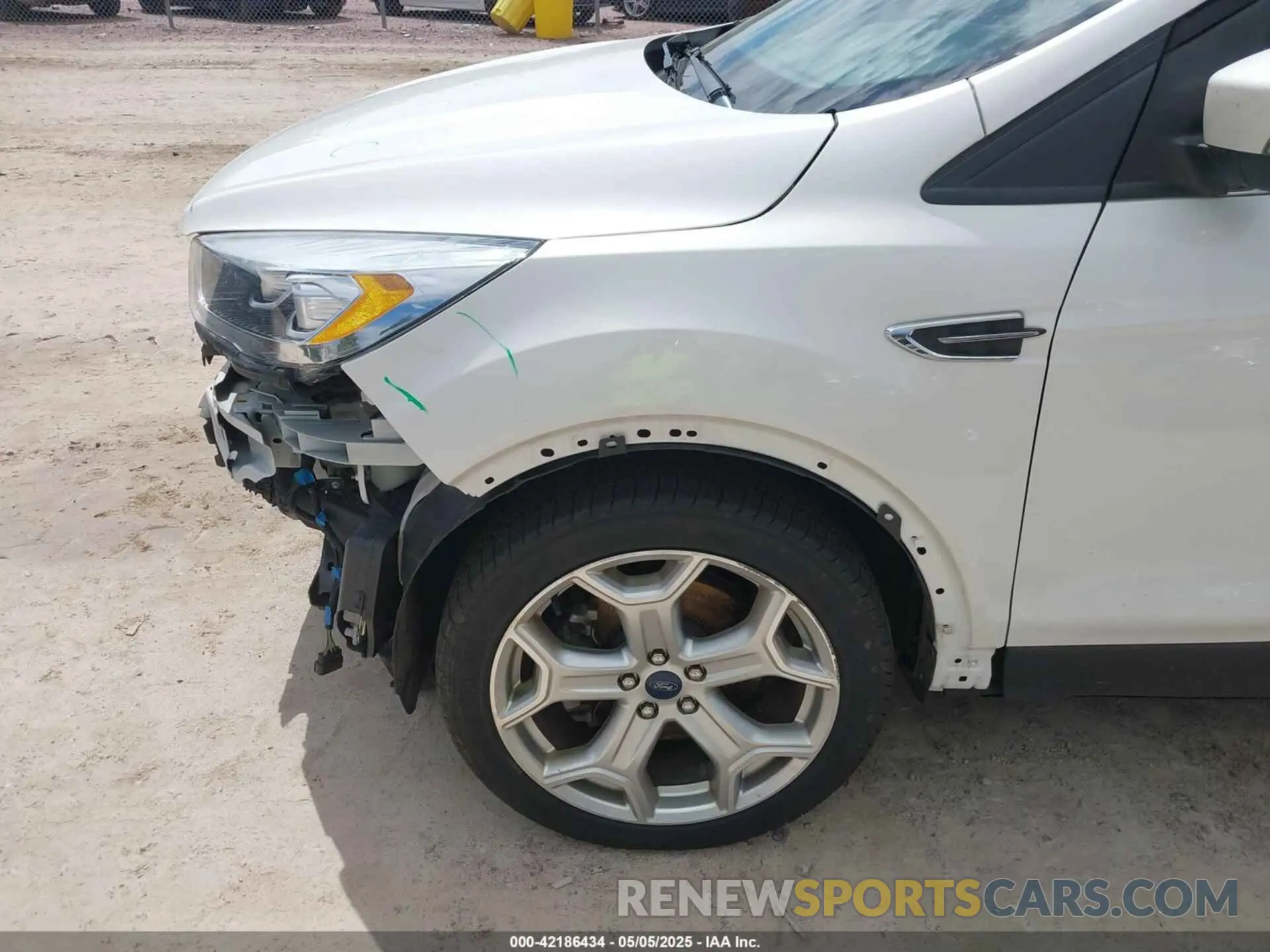 21 Photograph of a damaged car 1FMCU9J99KUC21963 FORD ESCAPE 2019