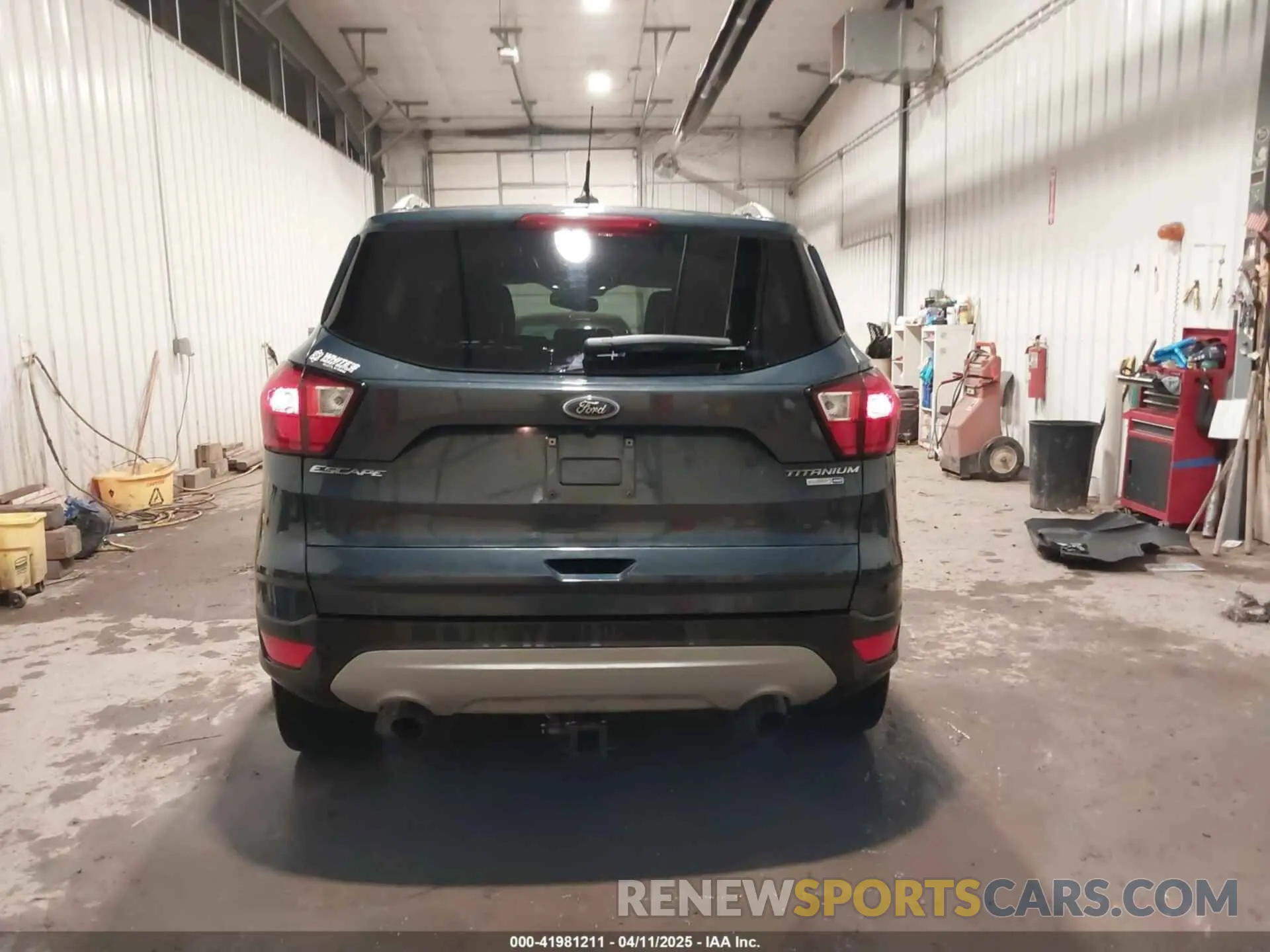 17 Photograph of a damaged car 1FMCU9J99KUC24023 FORD ESCAPE 2019