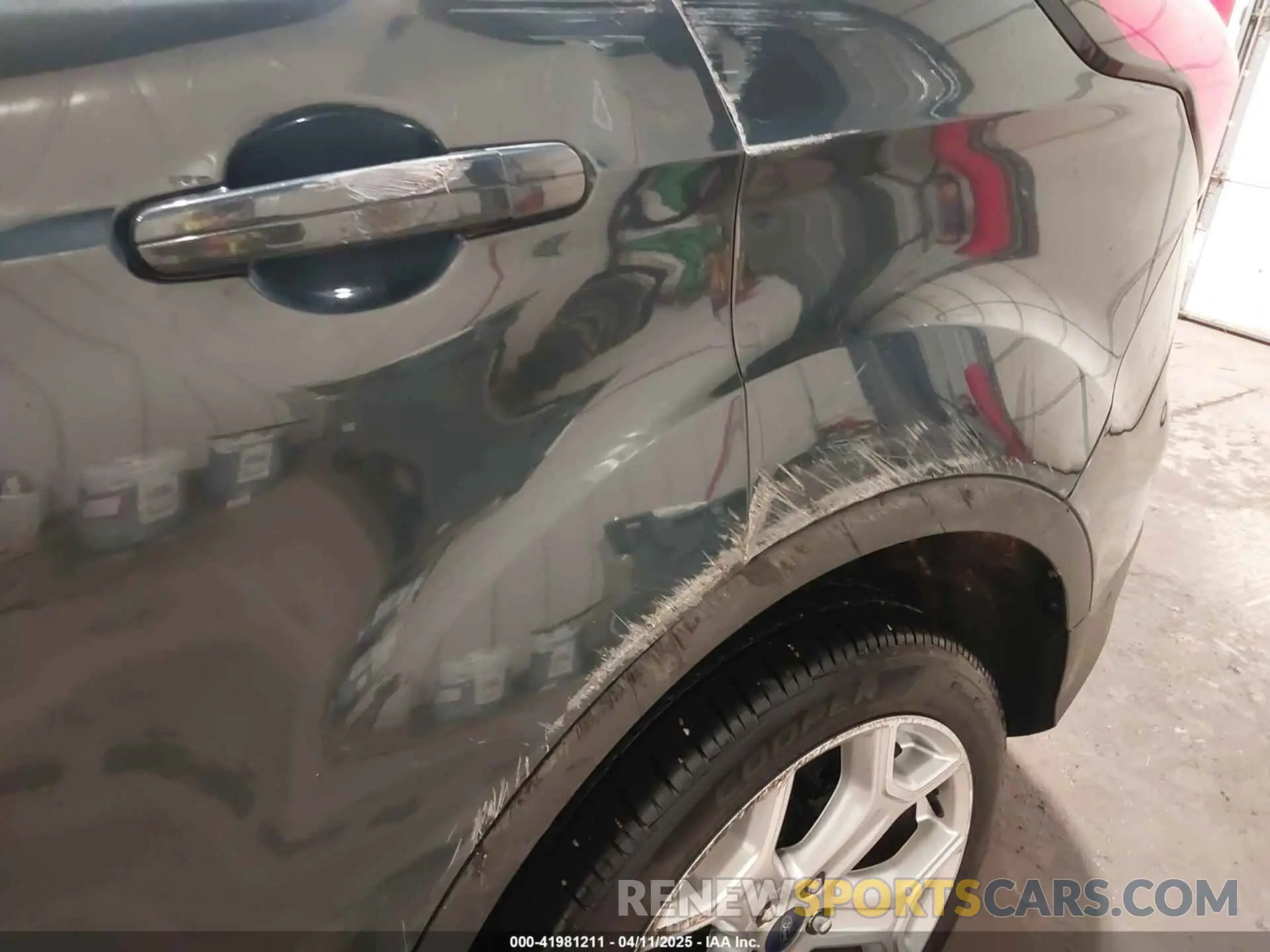 19 Photograph of a damaged car 1FMCU9J99KUC24023 FORD ESCAPE 2019