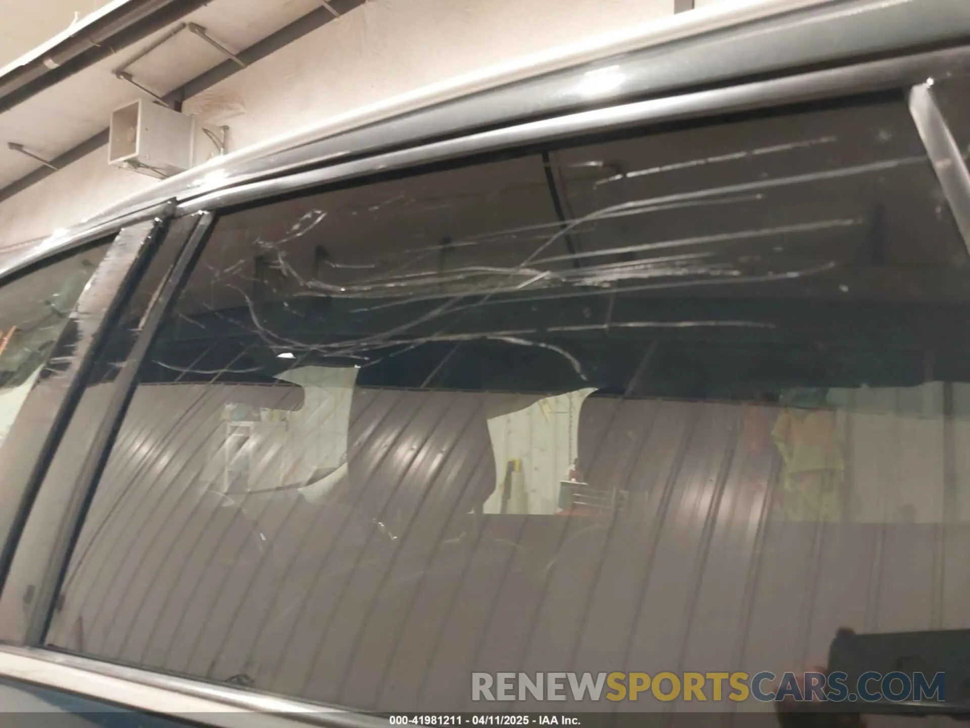 21 Photograph of a damaged car 1FMCU9J99KUC24023 FORD ESCAPE 2019