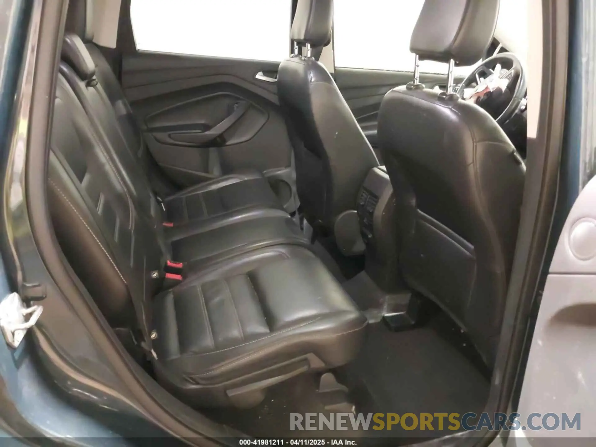 8 Photograph of a damaged car 1FMCU9J99KUC24023 FORD ESCAPE 2019