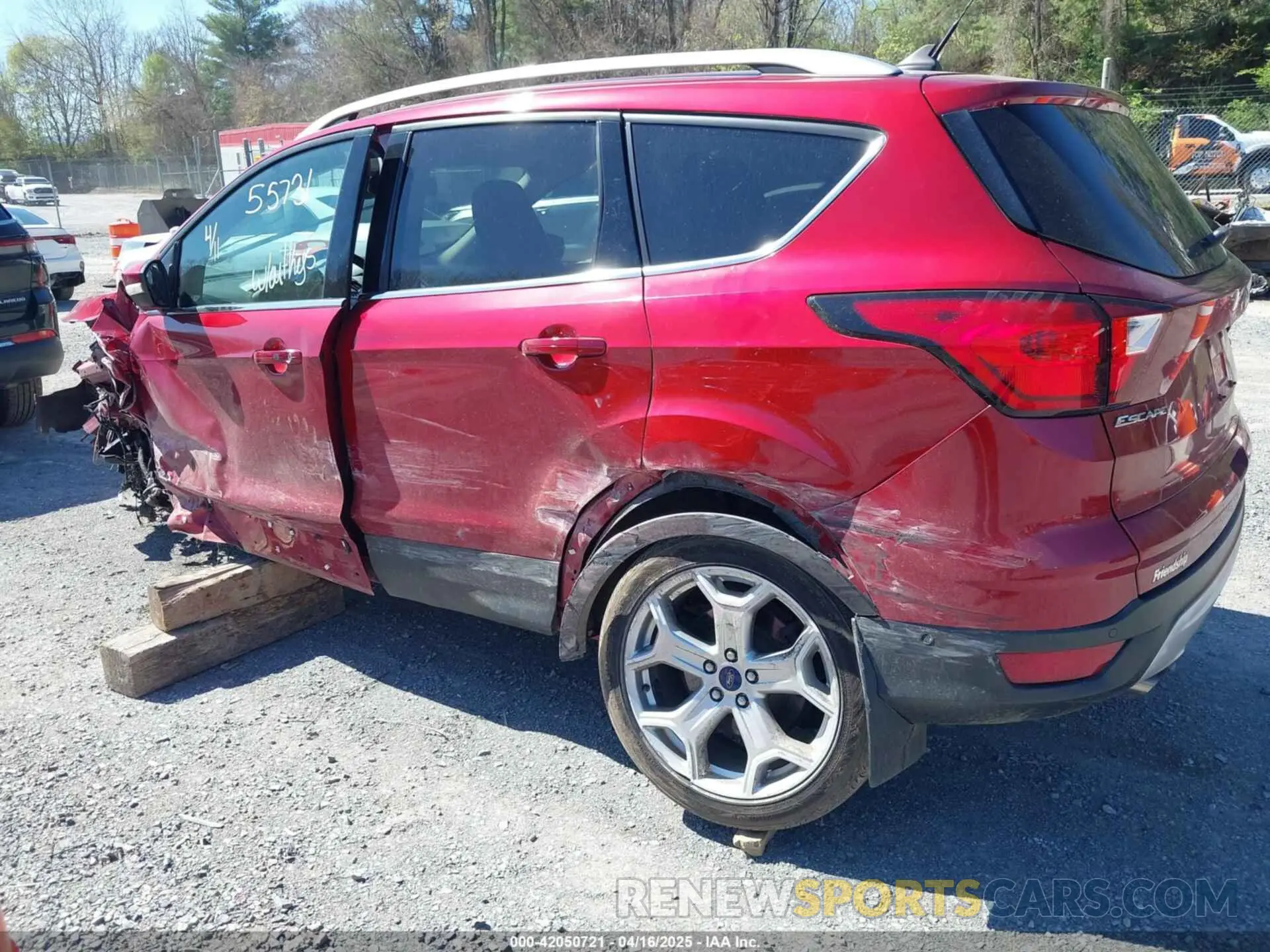 3 Фотография поврежденного автомобиля 1FMCU9J9XKUC23513 FORD ESCAPE 2019