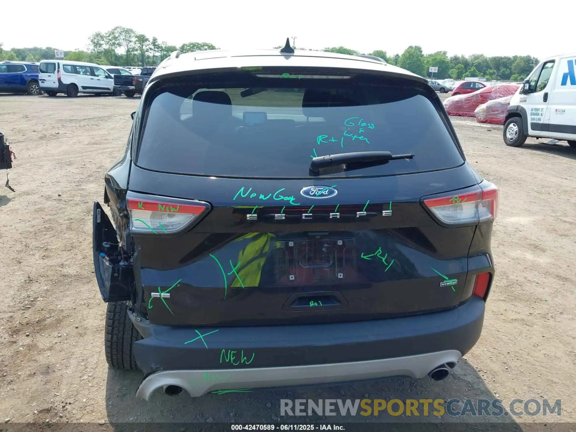 16 Photograph of a damaged car 1FMCU0BZ1LUB81650 FORD ESCAPE 2020
