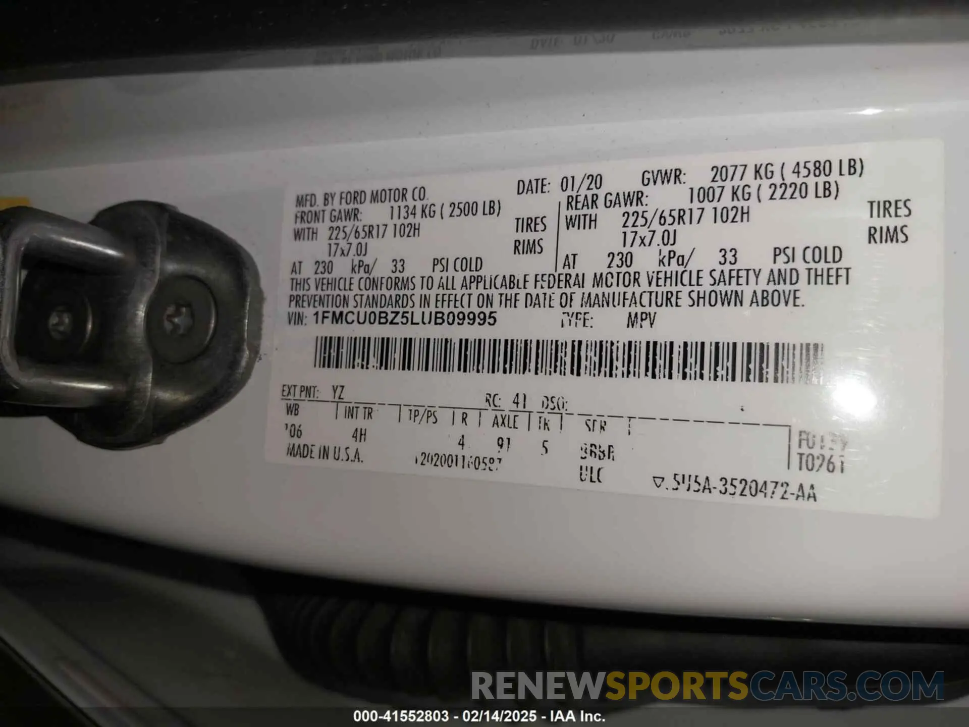 9 Photograph of a damaged car 1FMCU0BZ5LUB09995 FORD ESCAPE 2020