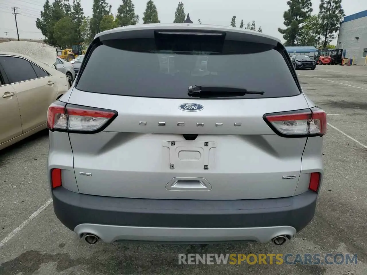 6 Photograph of a damaged car 1FMCU0BZ8LUB69835 FORD ESCAPE 2020