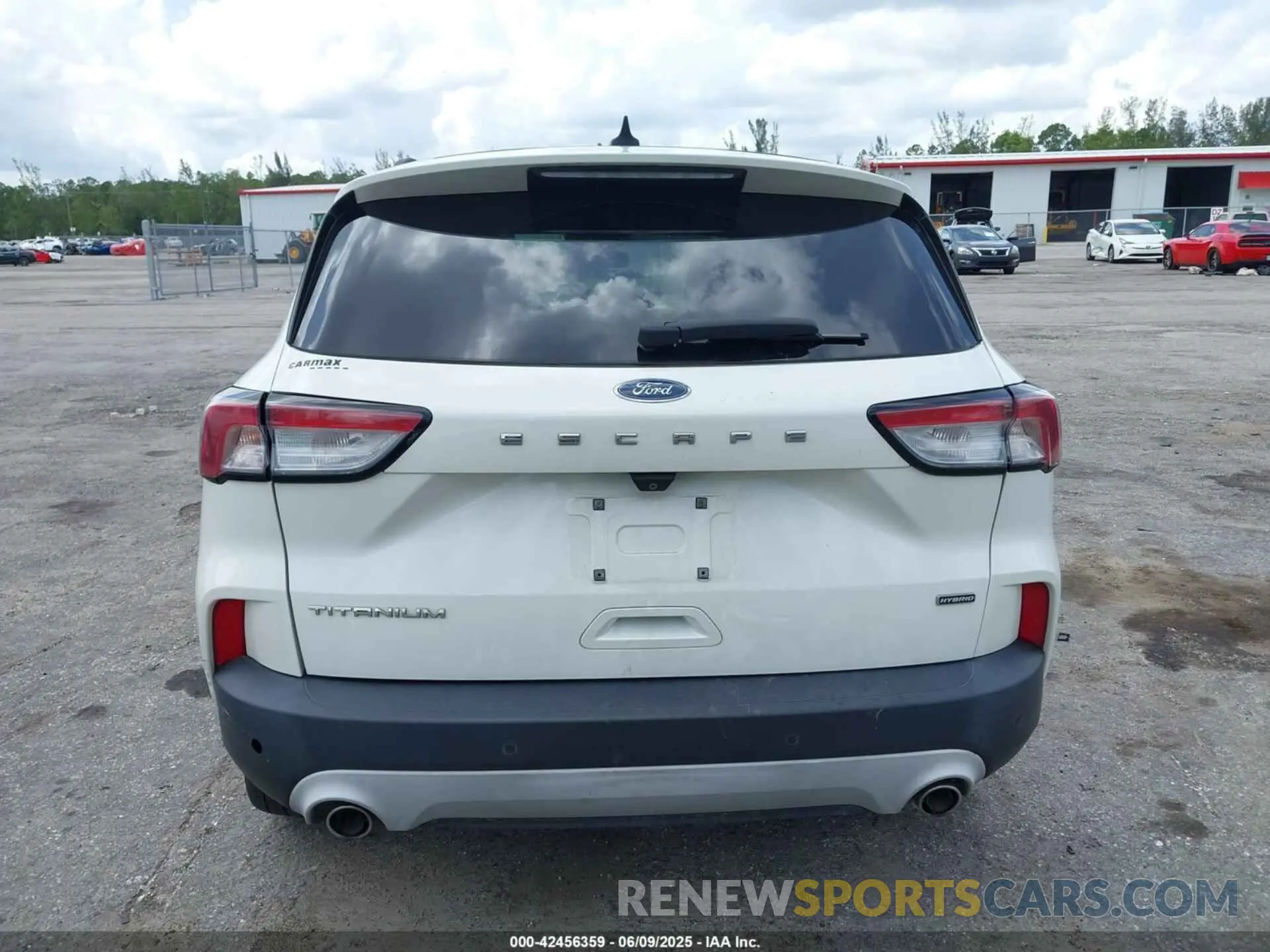 17 Photograph of a damaged car 1FMCU0DZ3LUC07842 FORD ESCAPE 2020