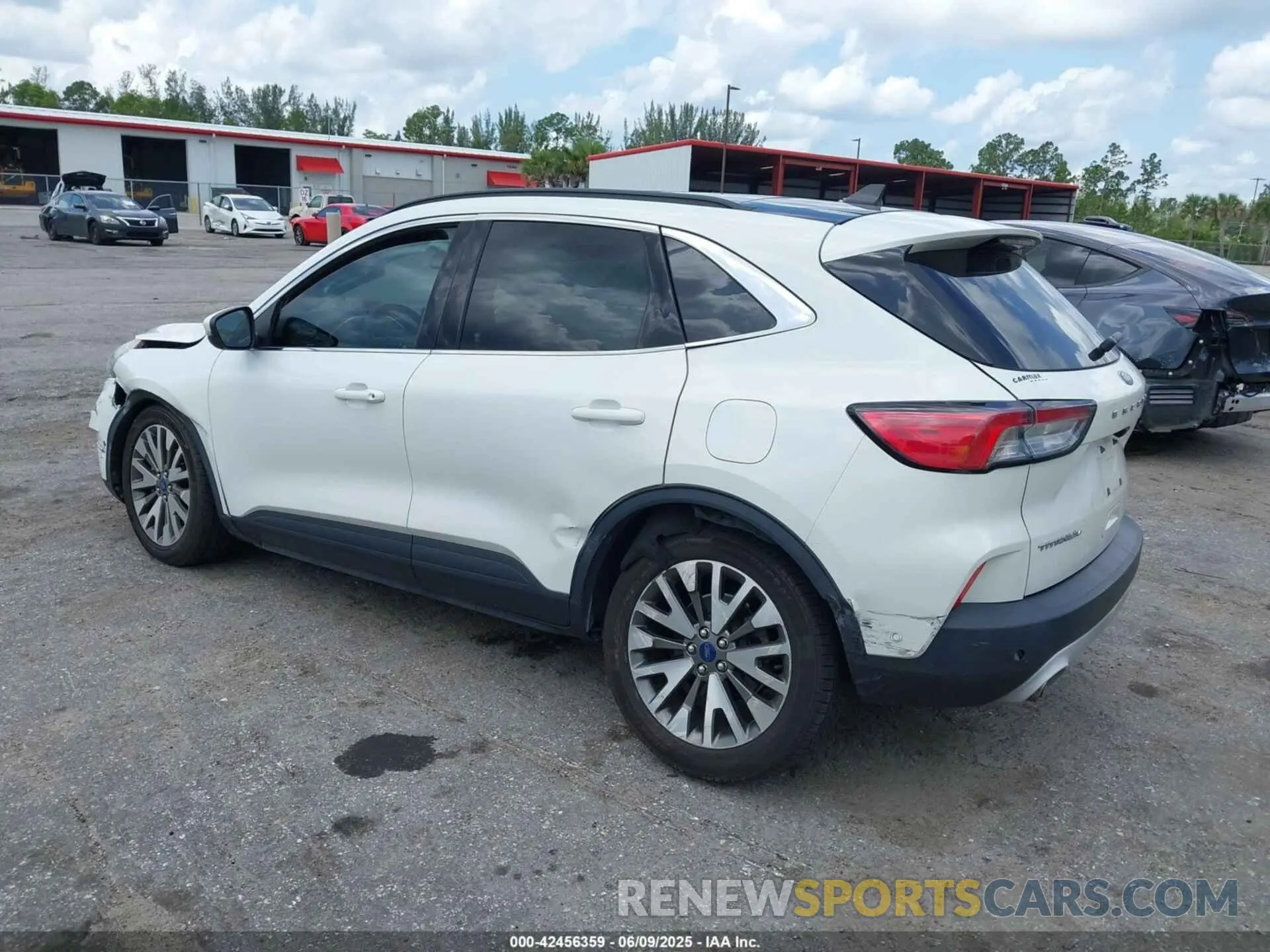 3 Photograph of a damaged car 1FMCU0DZ3LUC07842 FORD ESCAPE 2020