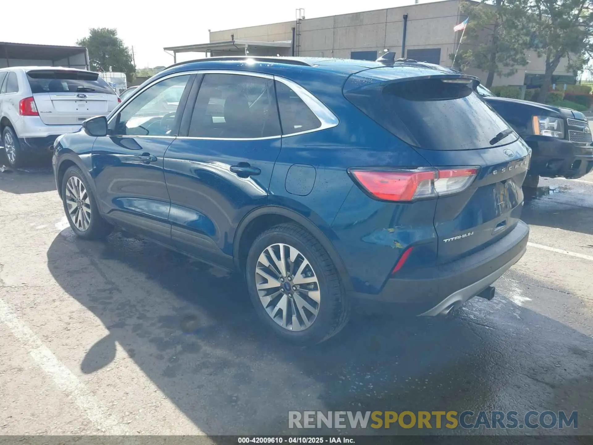 3 Photograph of a damaged car 1FMCU0DZ5LUC48442 FORD ESCAPE 2020