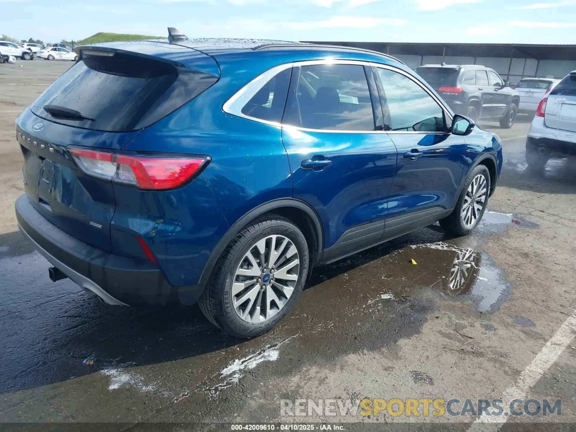 4 Photograph of a damaged car 1FMCU0DZ5LUC48442 FORD ESCAPE 2020