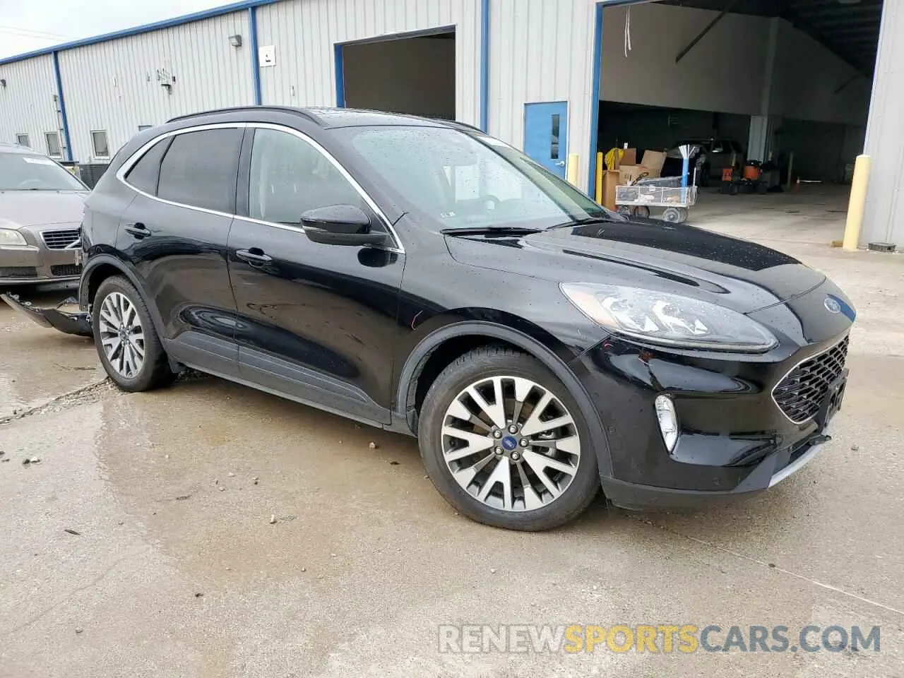 4 Photograph of a damaged car 1FMCU0DZ6LUA11328 FORD ESCAPE 2020