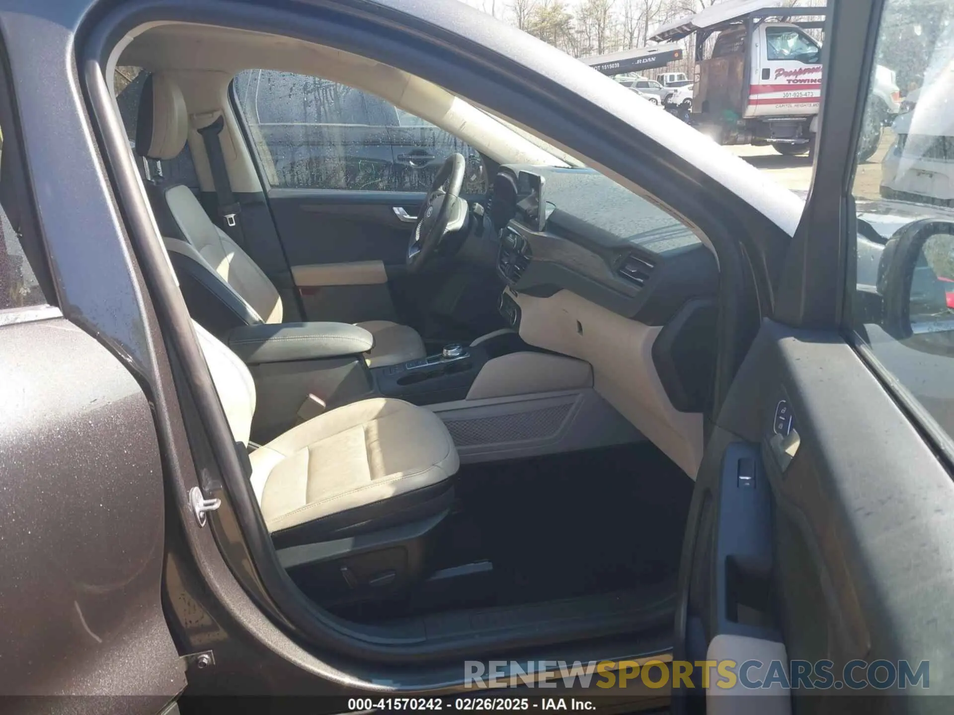 5 Photograph of a damaged car 1FMCU0DZ7LUB57978 FORD ESCAPE 2020