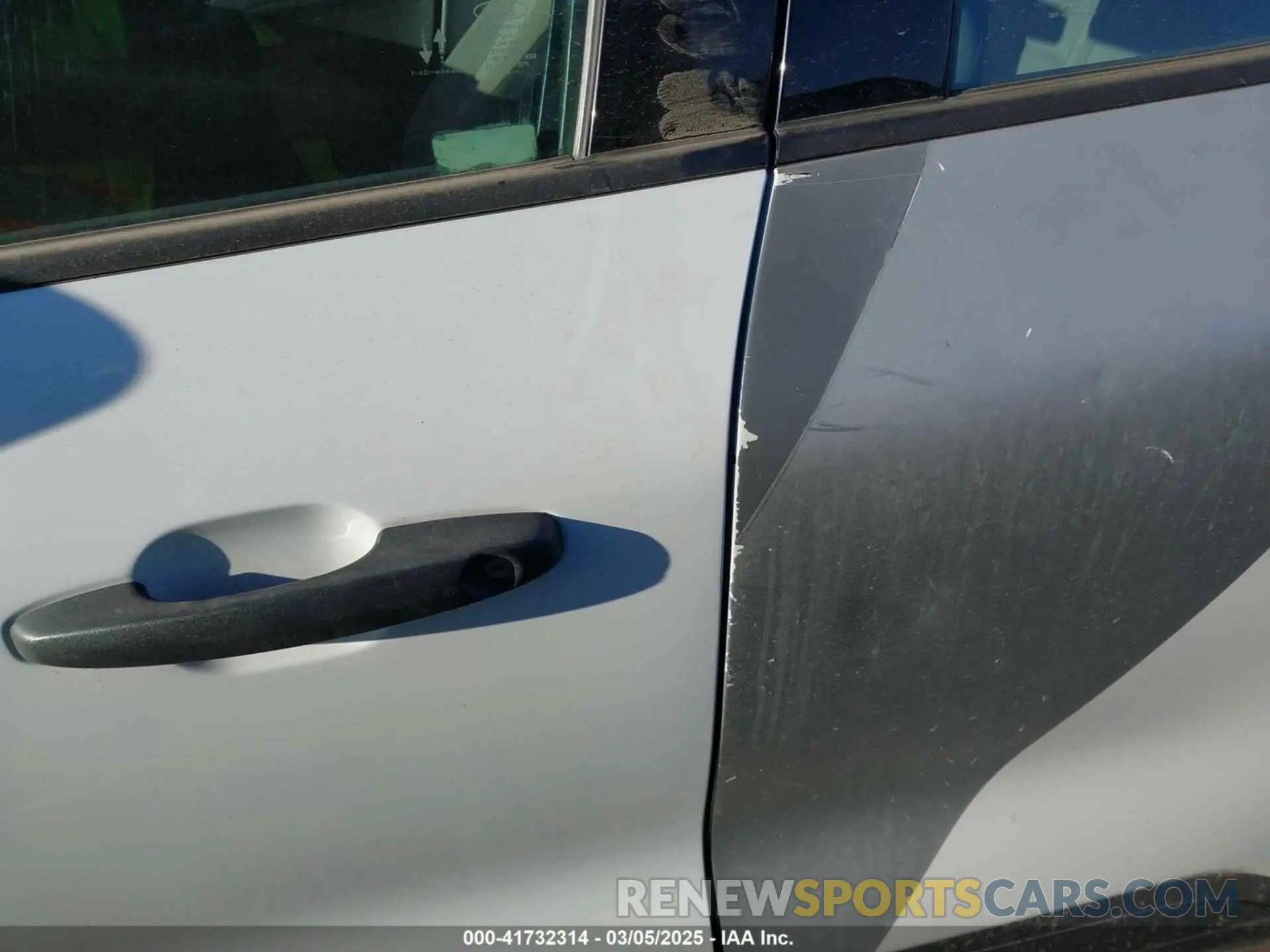 6 Photograph of a damaged car 1FMCU0F60LUA63492 FORD ESCAPE 2020